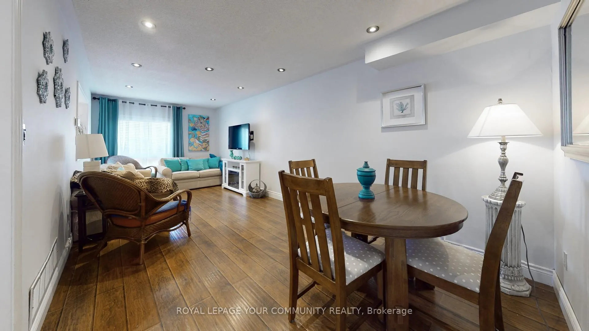 Photo 11 of 135 Foxchase Avenue, Vaughan, East Woodbridge — HOMEH