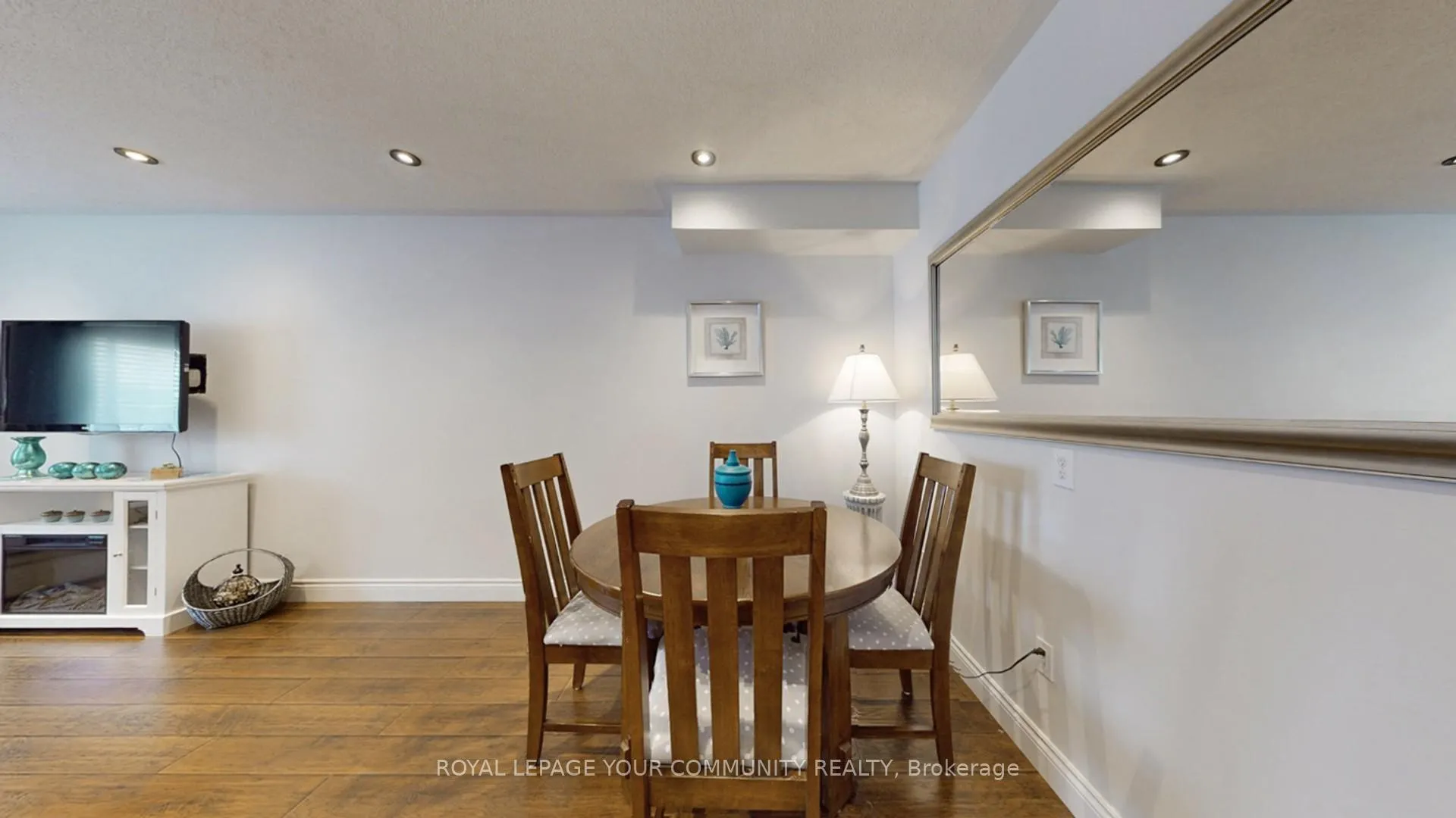 Photo 13 of 135 Foxchase Avenue, Vaughan, East Woodbridge — HOMEH