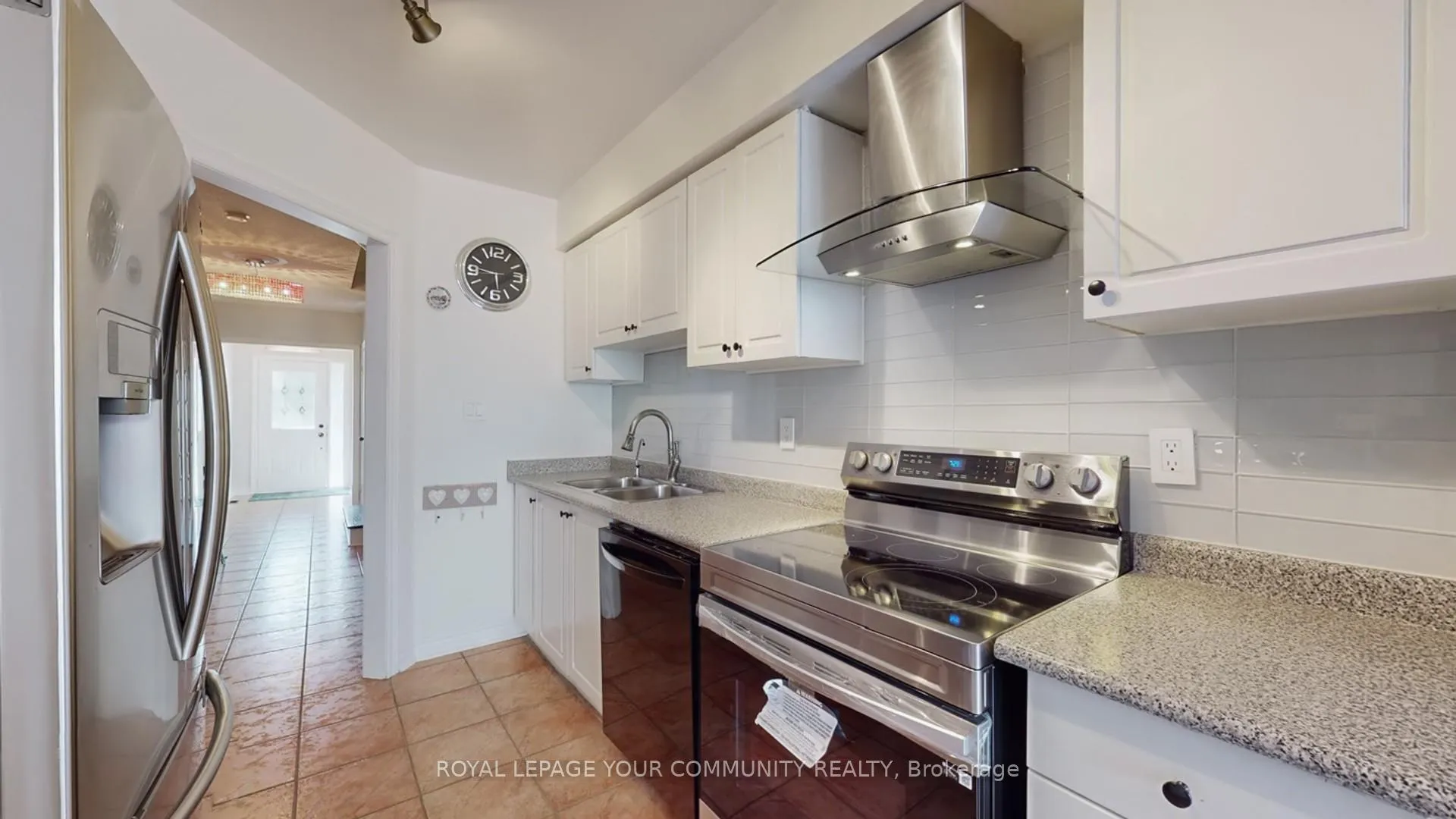 Photo 16 of 135 Foxchase Avenue, Vaughan, East Woodbridge — HOMEH