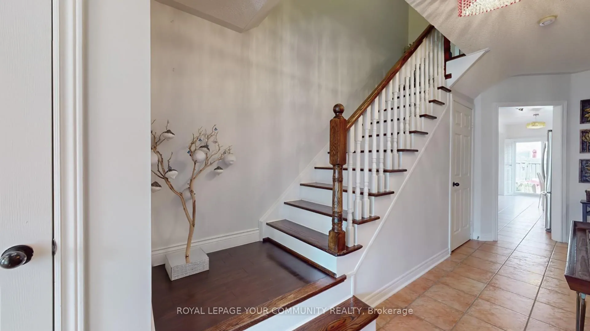 Photo 25 of 135 Foxchase Avenue, Vaughan, East Woodbridge — HOMEH