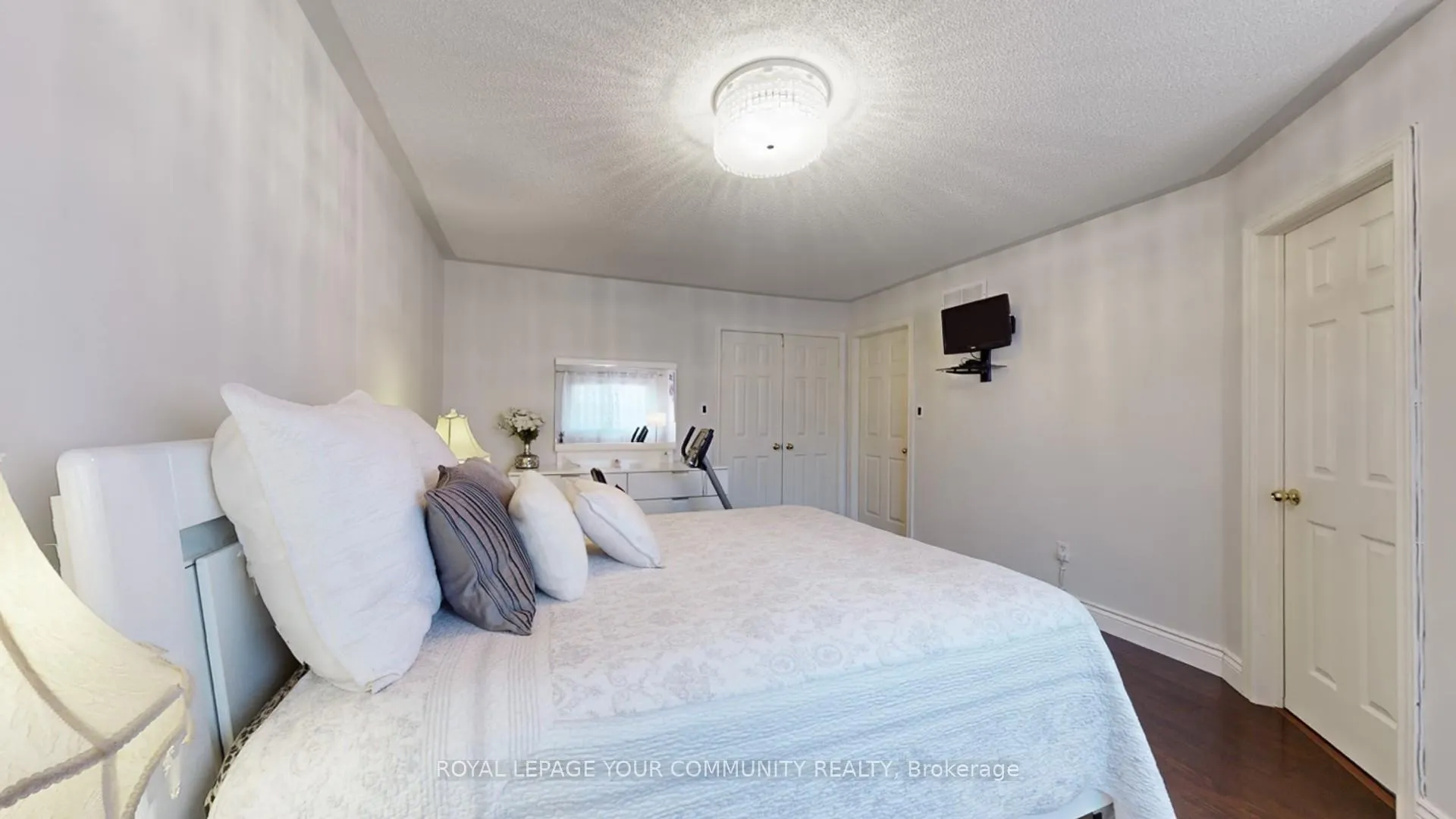 Photo 33 of 135 Foxchase Avenue, Vaughan, East Woodbridge — HOMEH