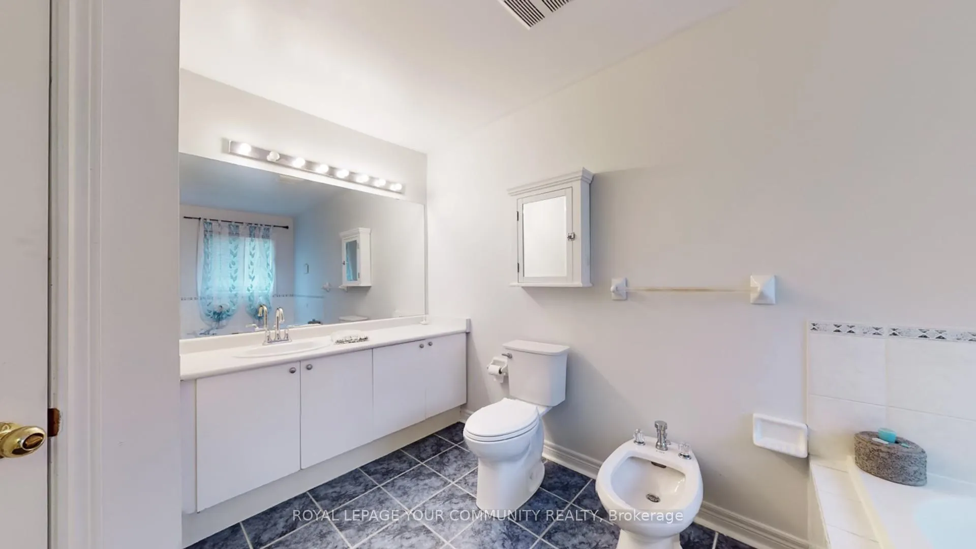 Photo 34 of 135 Foxchase Avenue, Vaughan, East Woodbridge — HOMEH