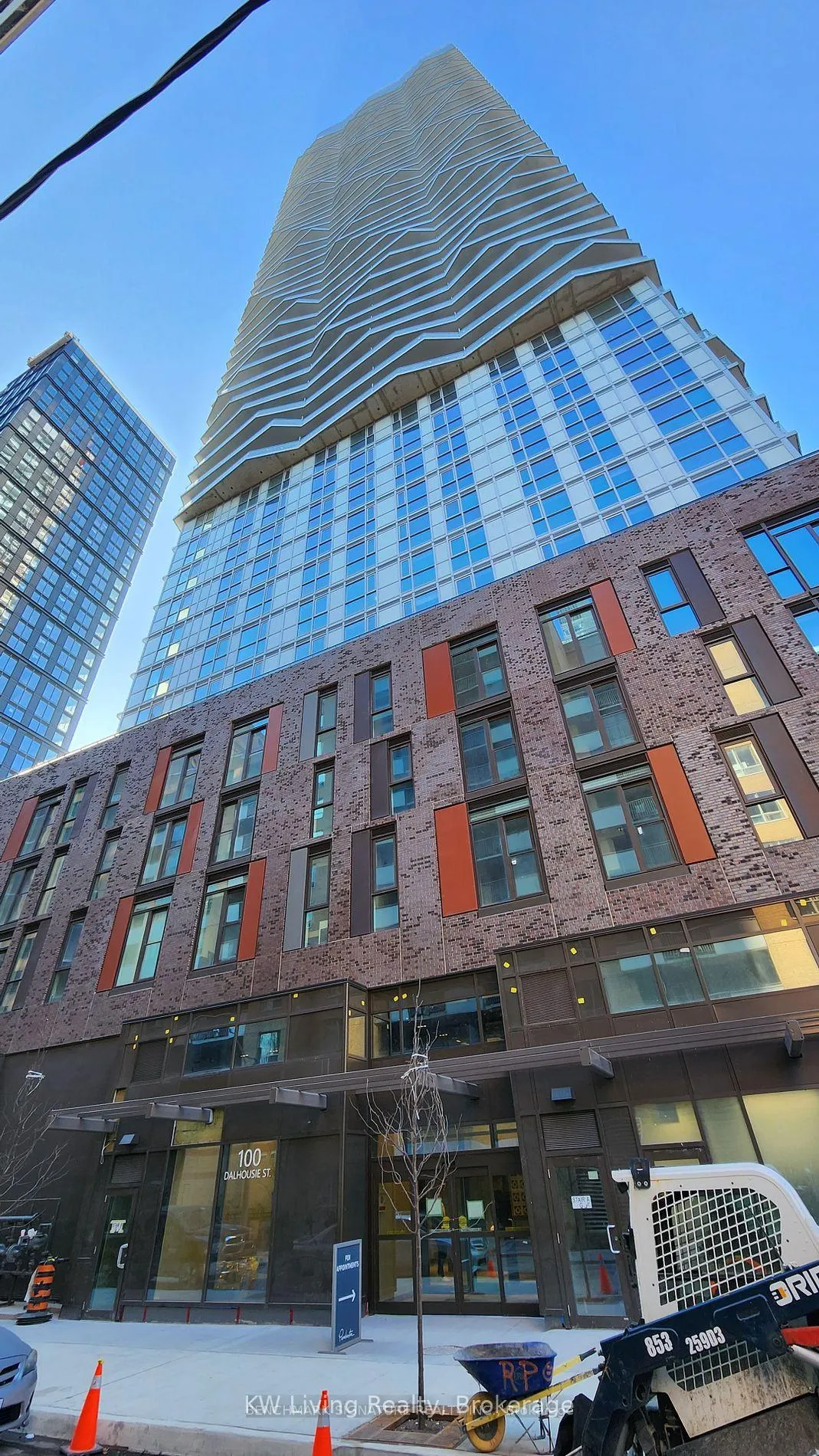 Front of Unit 4112, 100 Dalhousie Street
