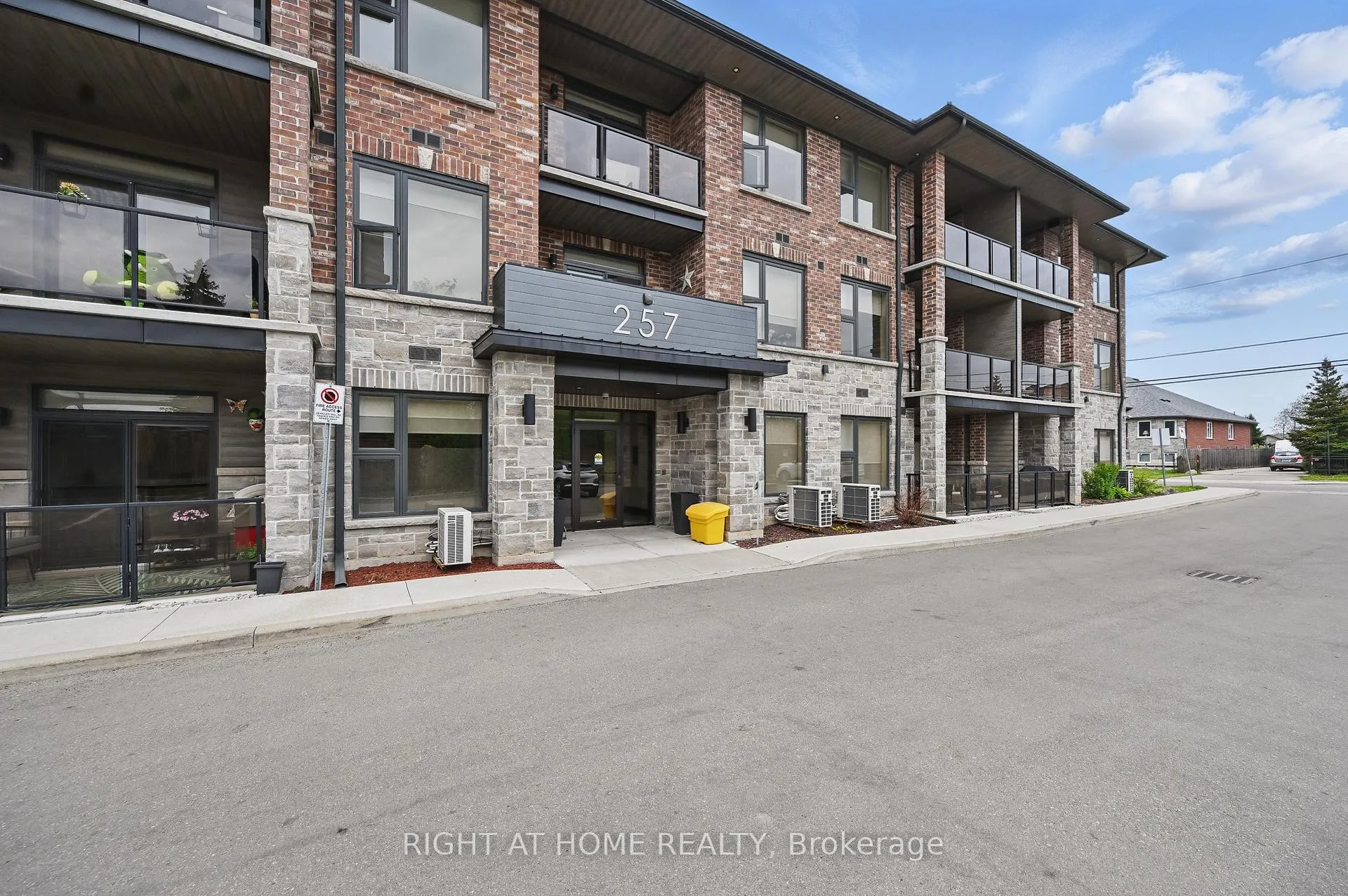 Photo 3 of Unit 305, 257 Millen Road, Hamilton, Stoney Creek — HOMEH