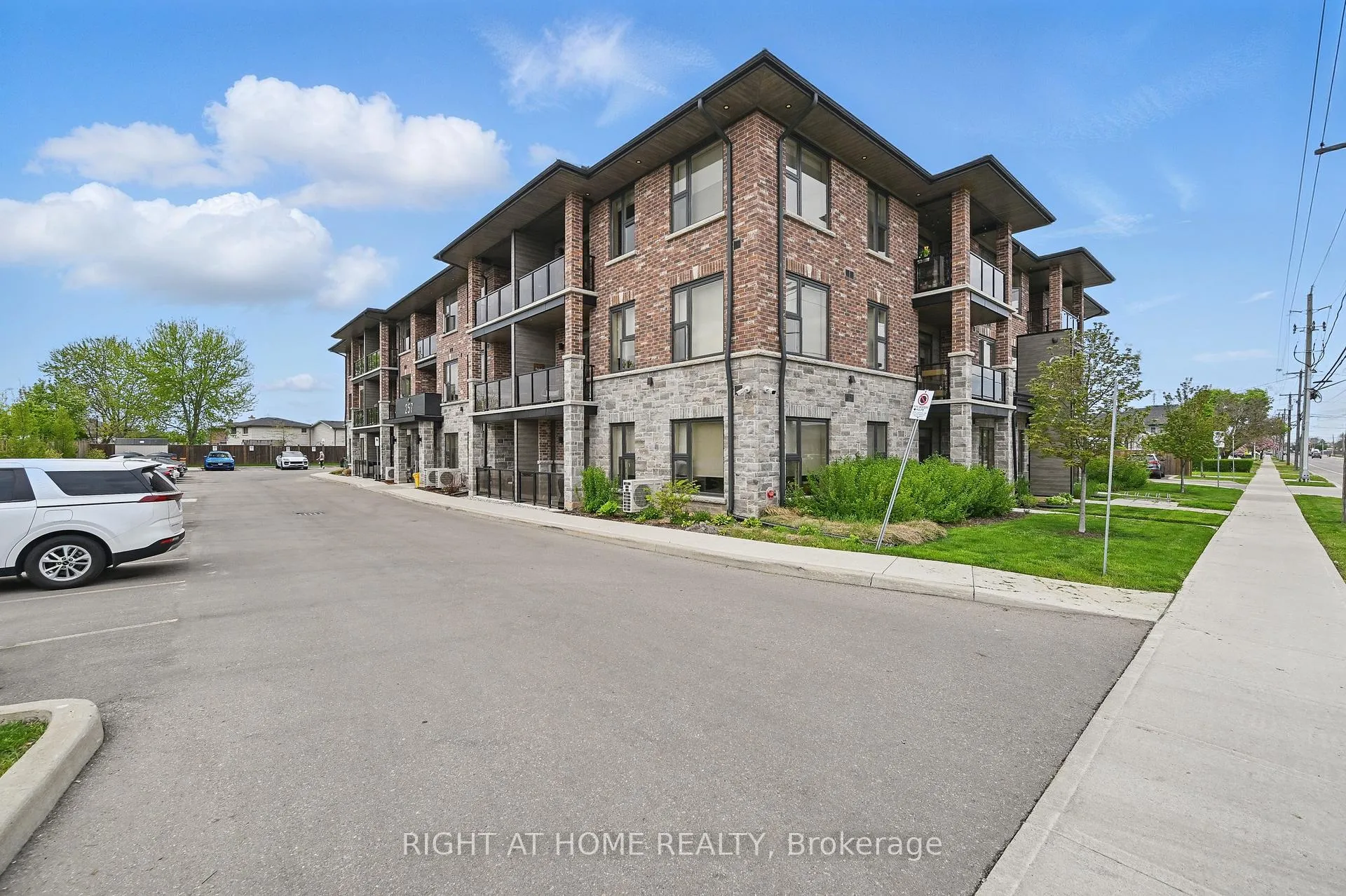 Photo 4 of Unit 305, 257 Millen Road, Hamilton, Stoney Creek — HOMEH