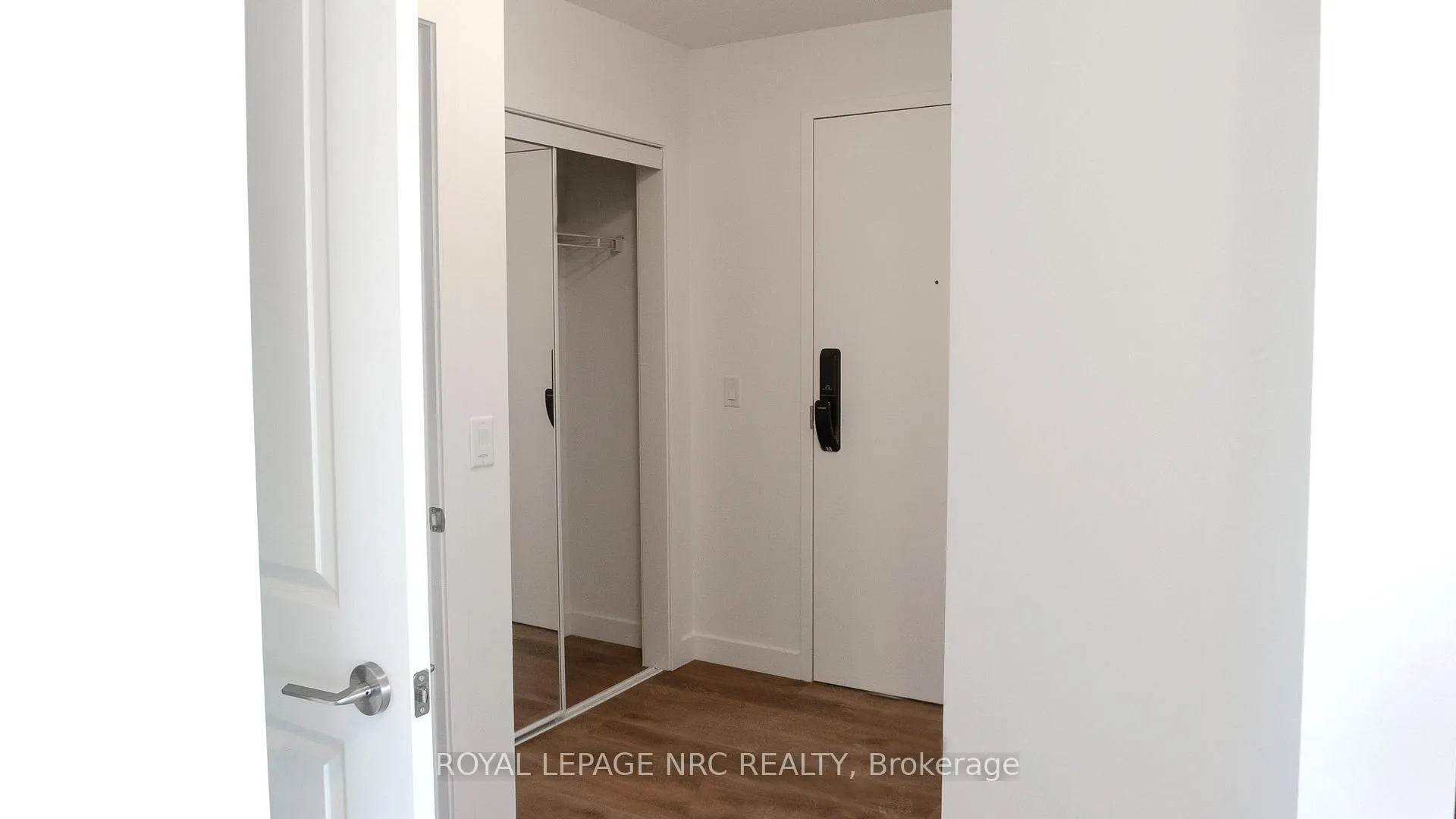 Photo 4 of Unit 223, 461 Green Road, Hamilton, Stoney Creek — HOMEH