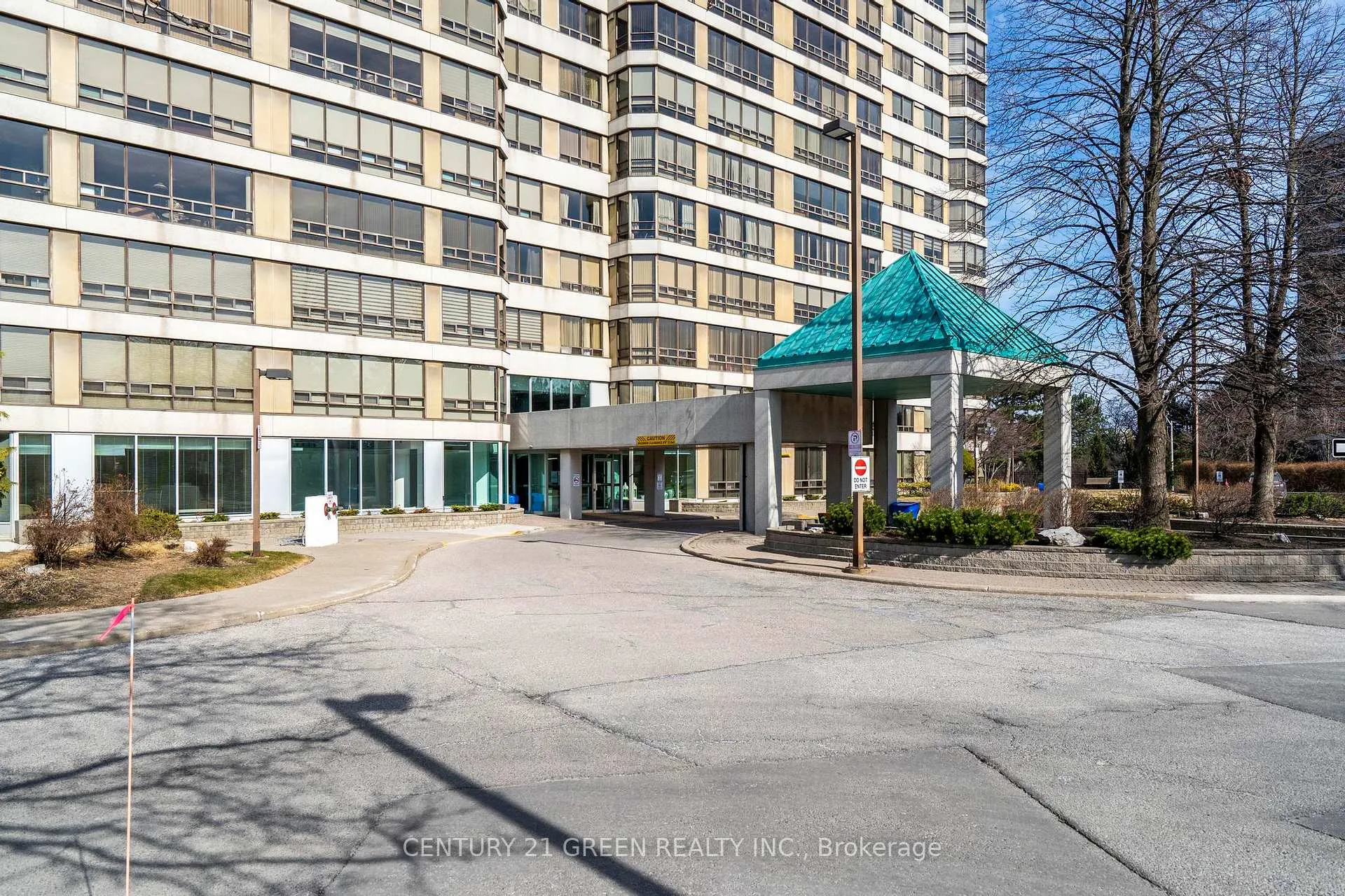 Front of Unit 712, 310 Mill Street S