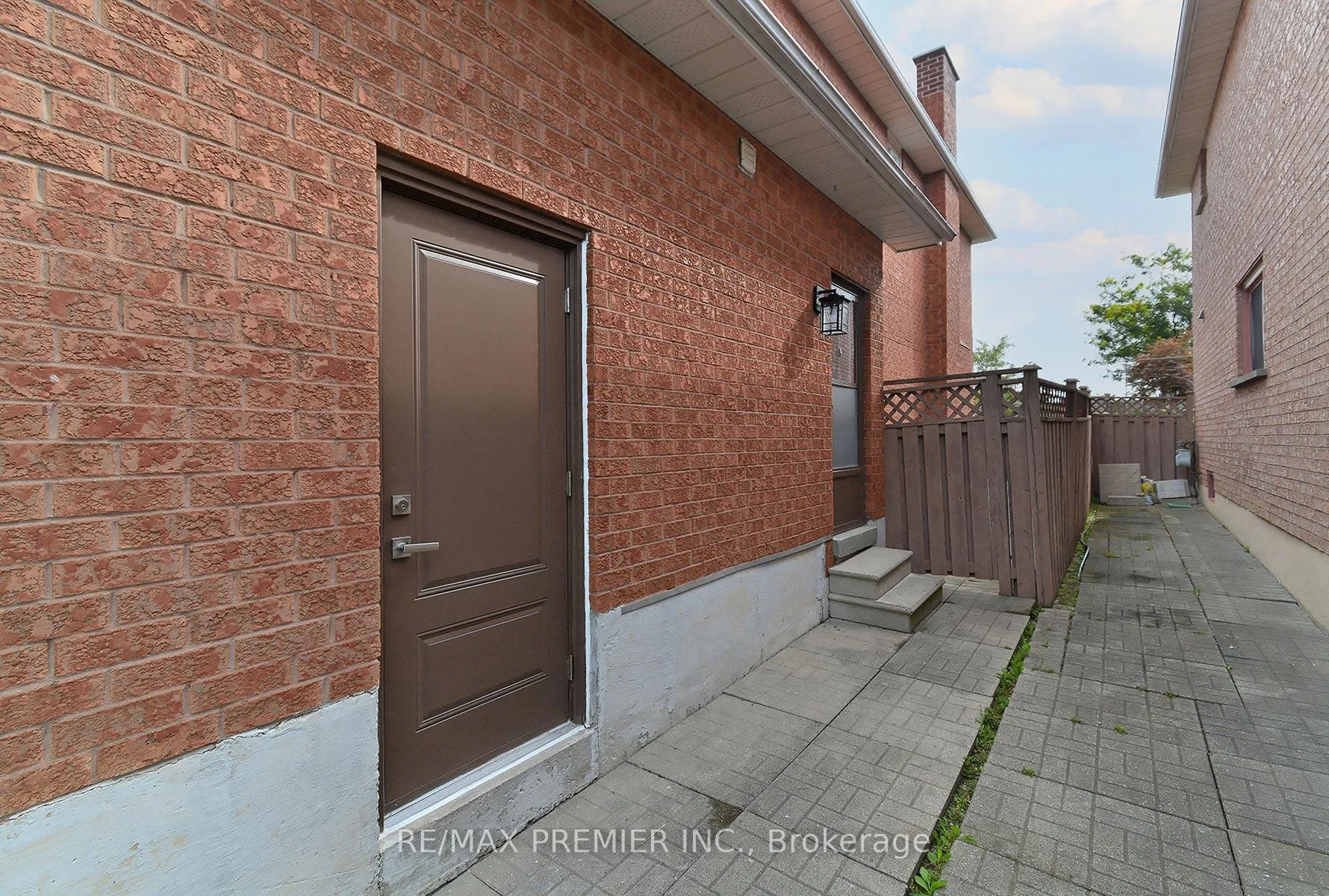 Photo 2 of Unit Bsmt, 115 Dante Court, Vaughan, East Woodbridge — HOMEH