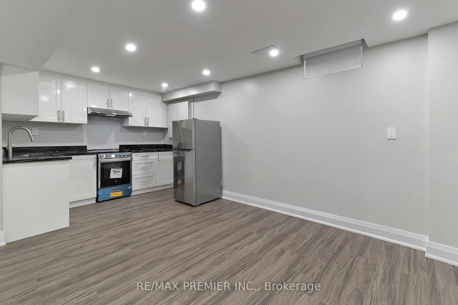 Photo 5 of Unit Bsmt, 115 Dante Court, Vaughan, East Woodbridge — HOMEH