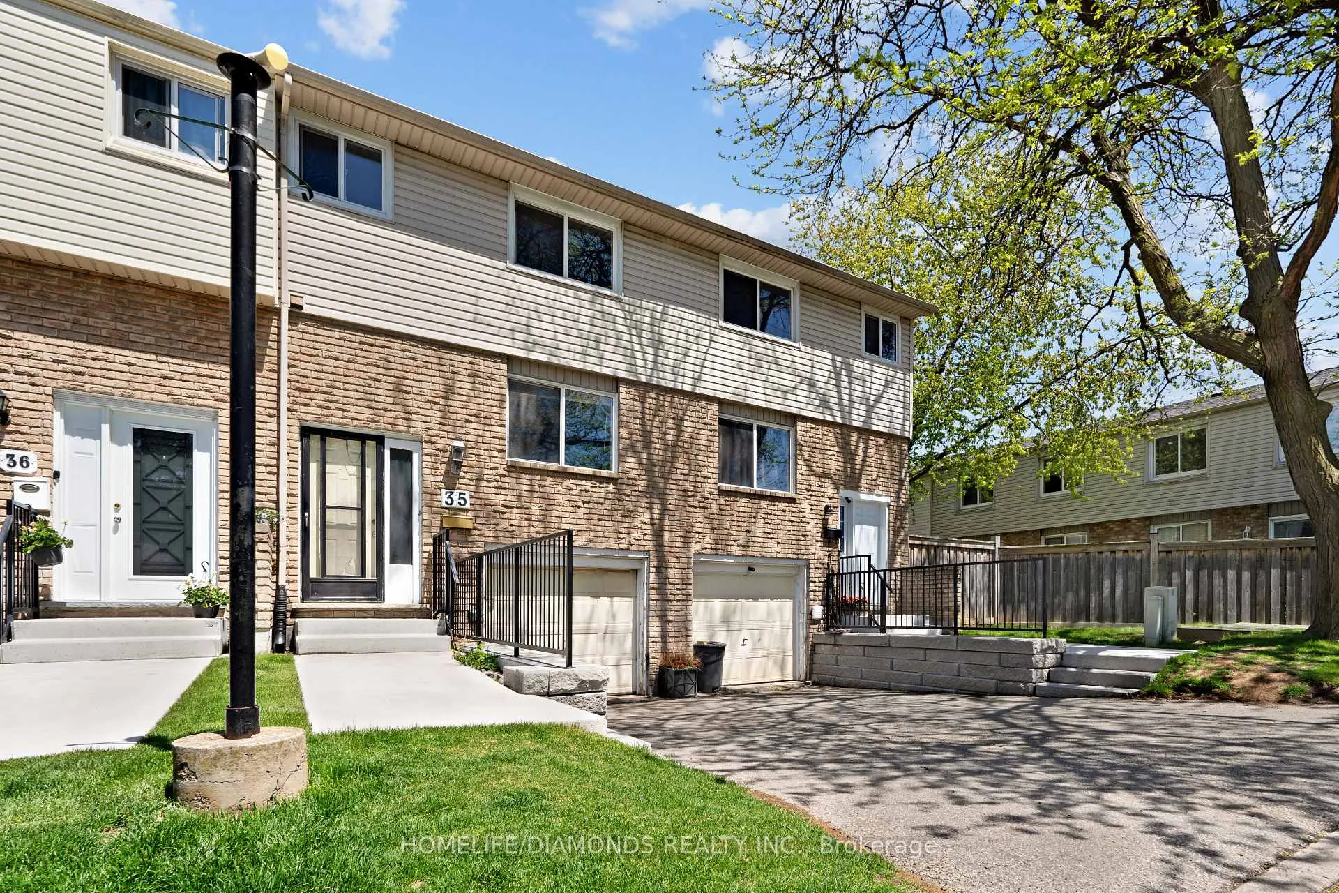 Photo 3 of Unit 35, 262 Kenora Avenue, Hamilton, Kentley — HOMEH
