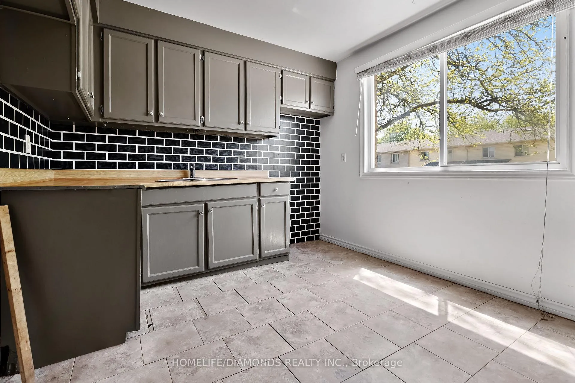 Photo 16 of Unit 35, 262 Kenora Avenue, Hamilton, Kentley — HOMEH