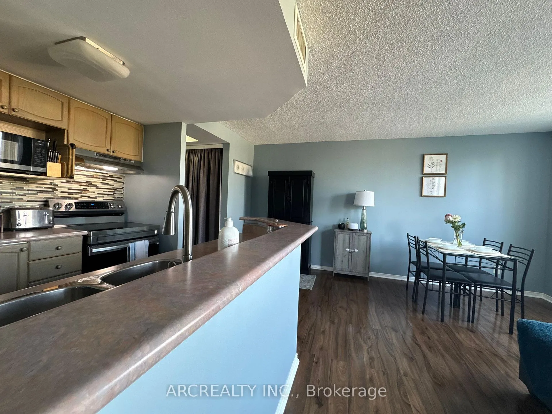 Photo 5 of Unit 206, 1625 Pickering Parkway, Pickering, Village East — HOMEH