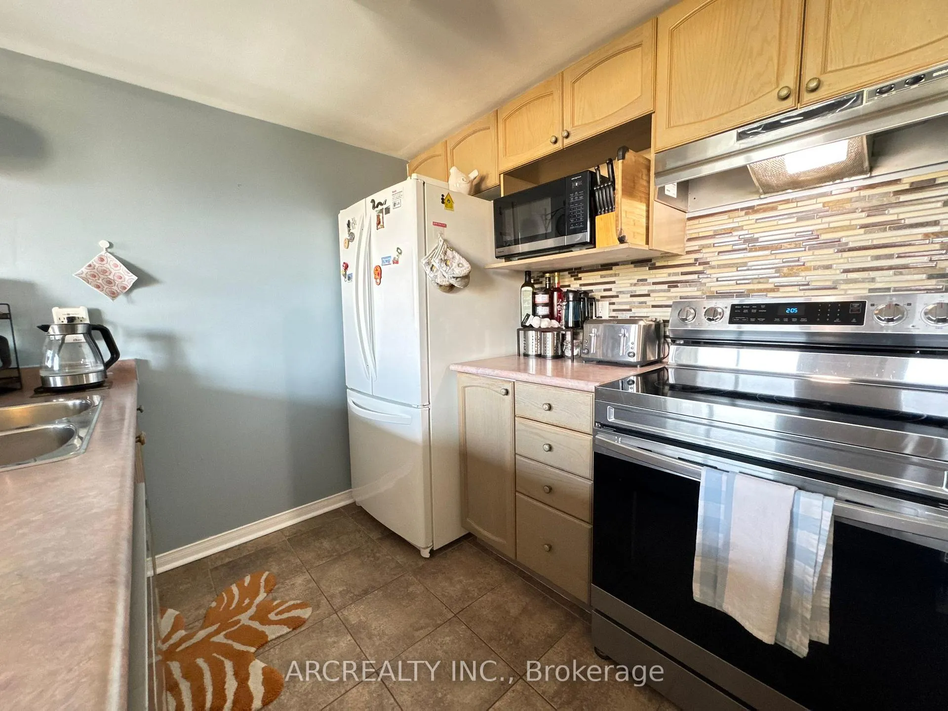 Photo 8 of Unit 206, 1625 Pickering Parkway, Pickering, Village East — HOMEH