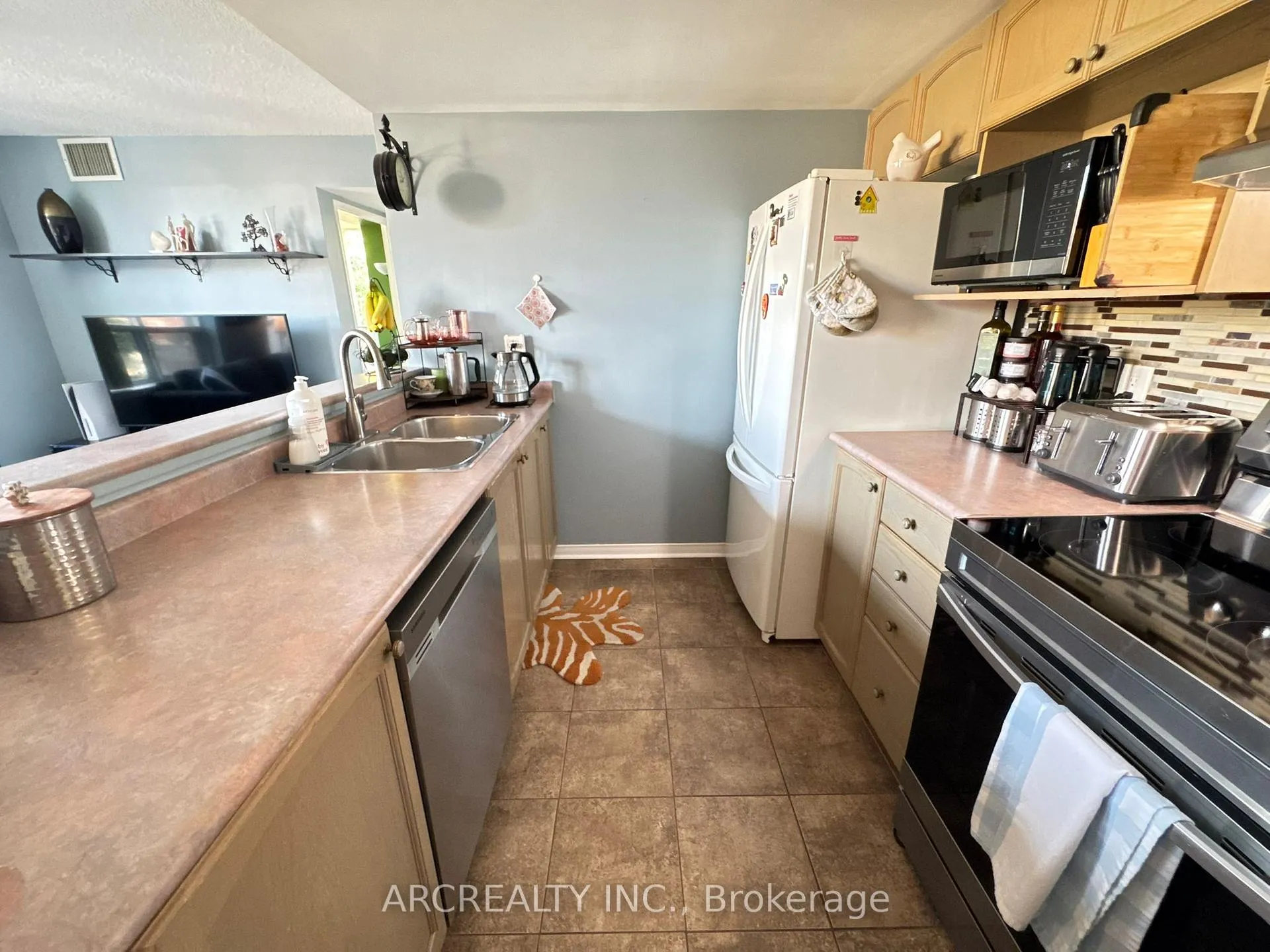 Photo 10 of Unit 206, 1625 Pickering Parkway, Pickering, Village East — HOMEH