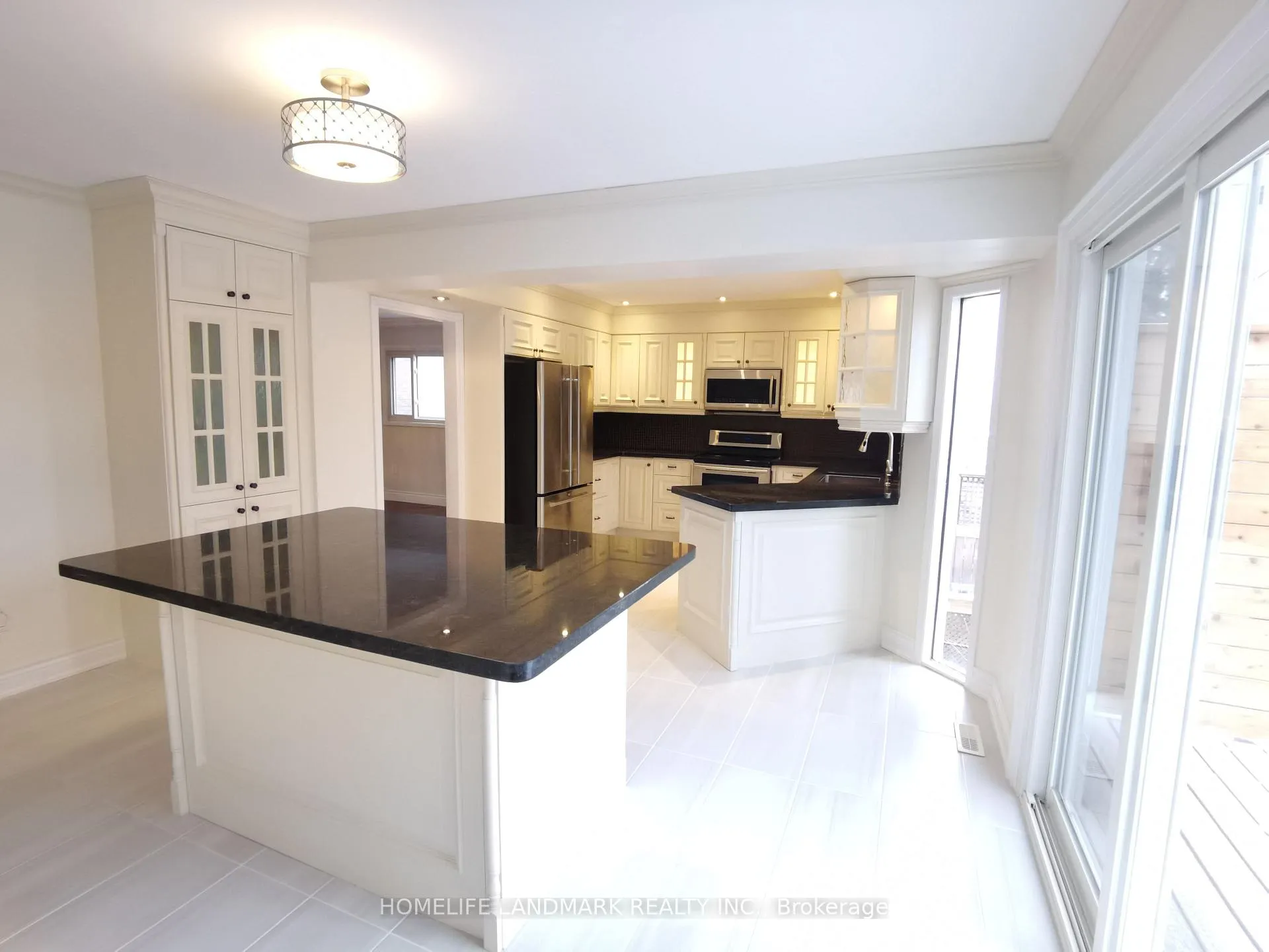 Photo 4 of 45 Autumn Way E, Aurora, Aurora Heights — HOMEH