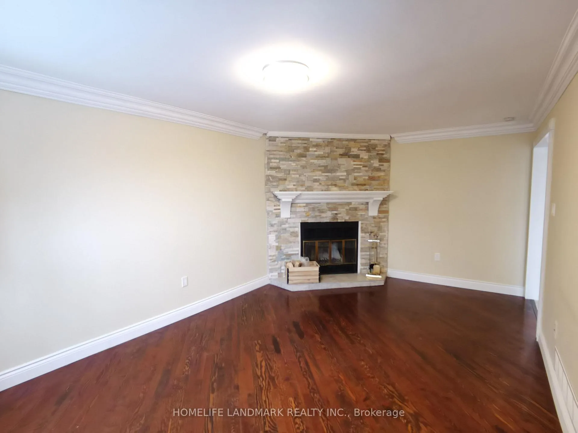 Photo 8 of 45 Autumn Way E, Aurora, Aurora Heights — HOMEH