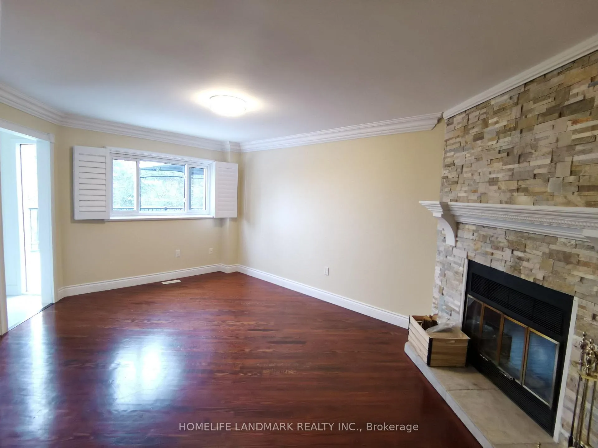 Photo 9 of 45 Autumn Way E, Aurora, Aurora Heights — HOMEH