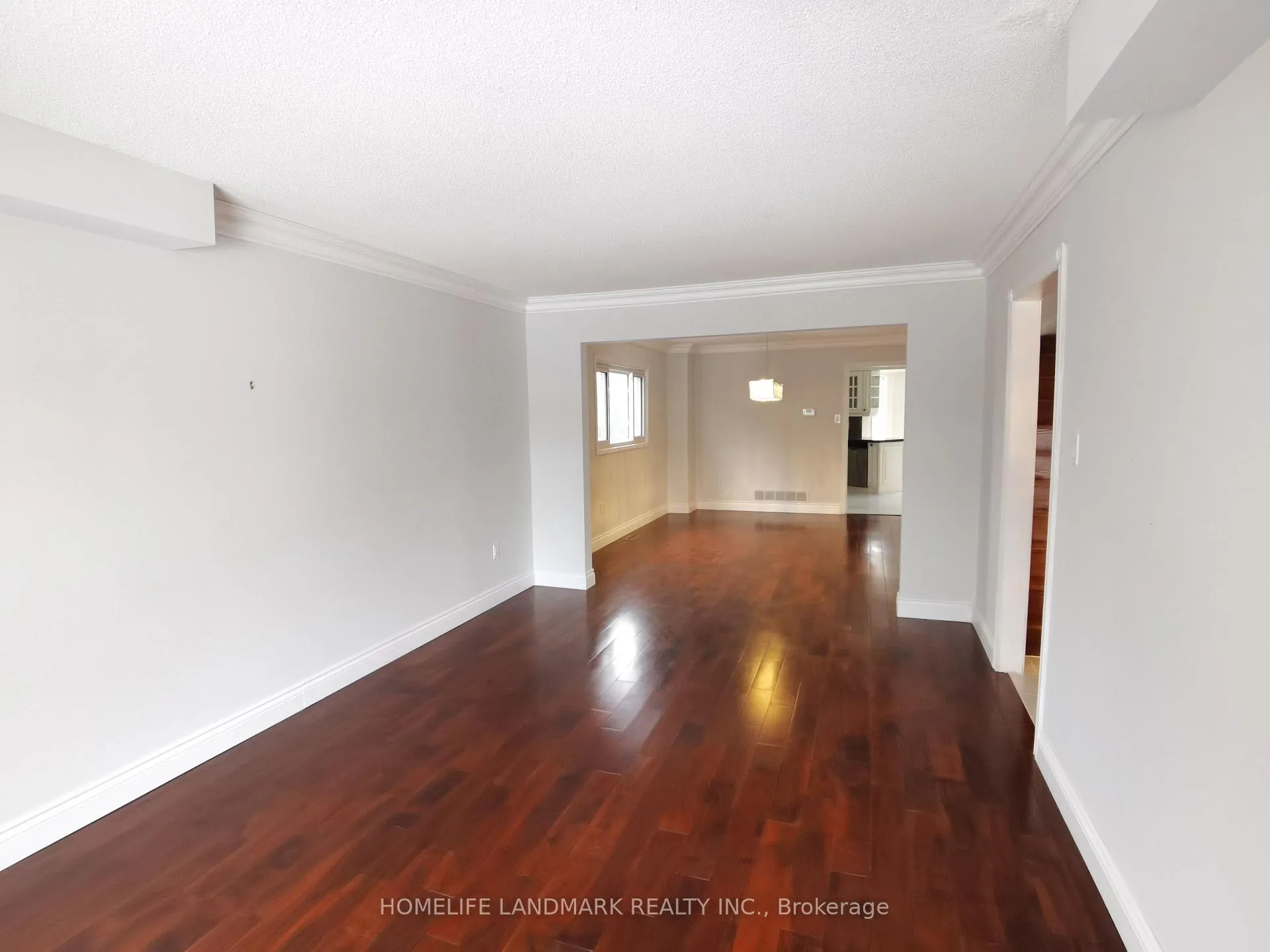 Photo 10 of 45 Autumn Way E, Aurora, Aurora Heights — HOMEH