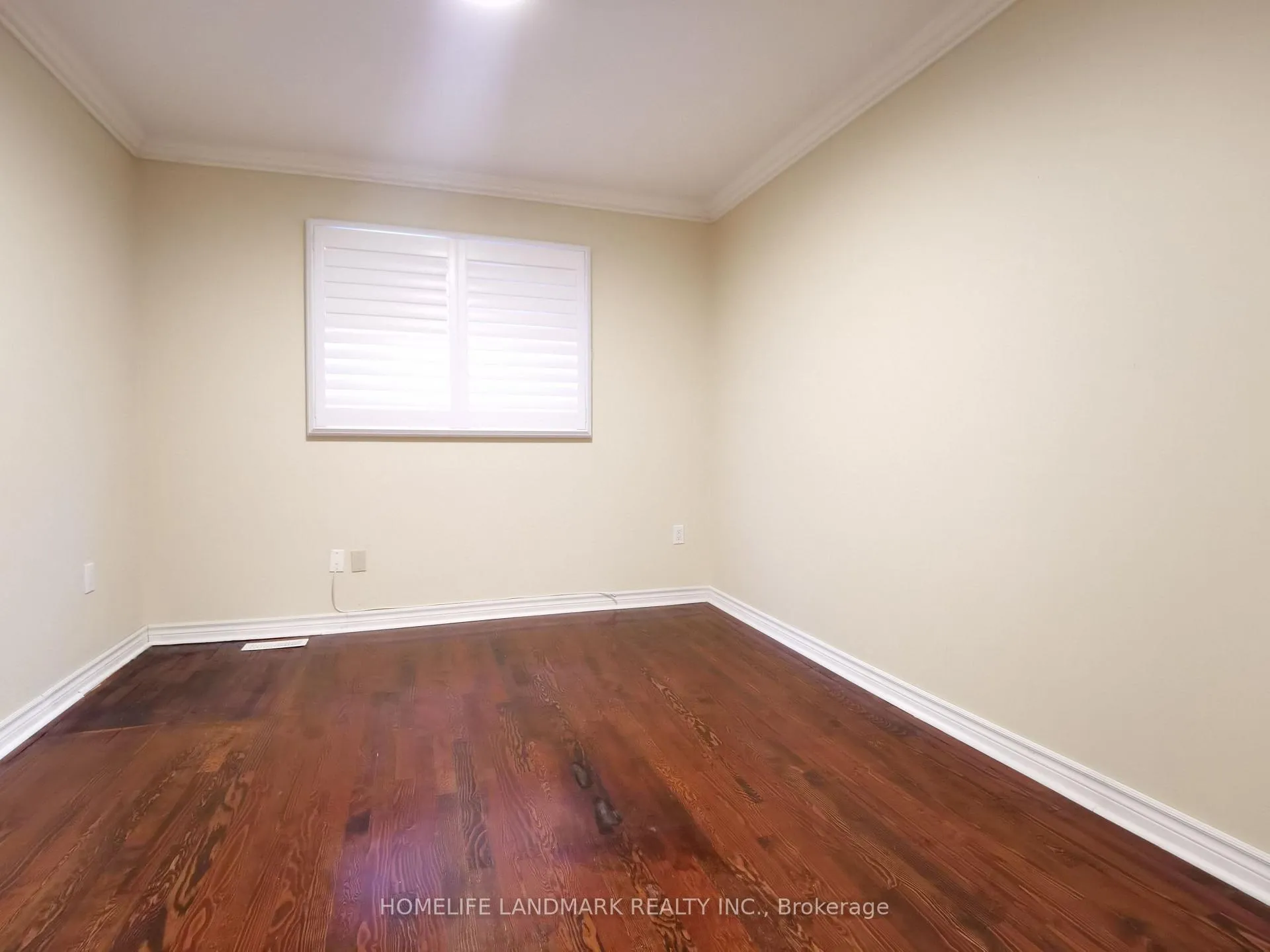Photo 11 of 45 Autumn Way E, Aurora, Aurora Heights — HOMEH