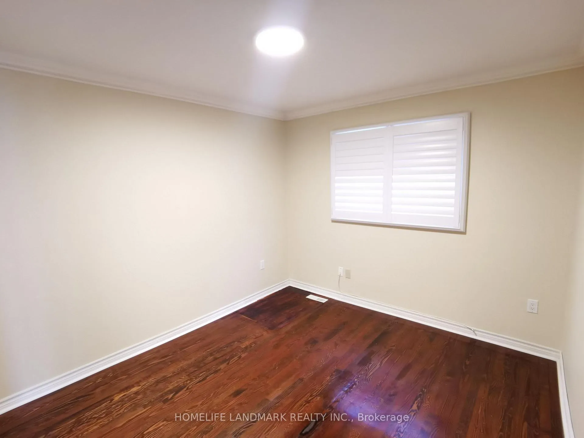 Photo 12 of 45 Autumn Way E, Aurora, Aurora Heights — HOMEH