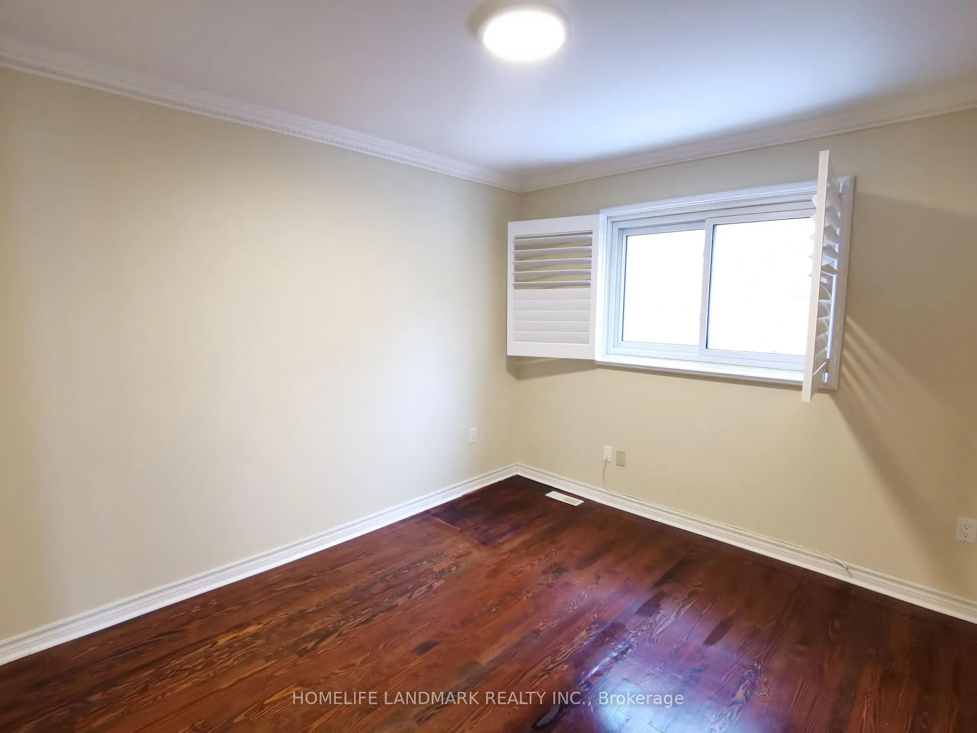 Photo 13 of 45 Autumn Way E, Aurora, Aurora Heights — HOMEH