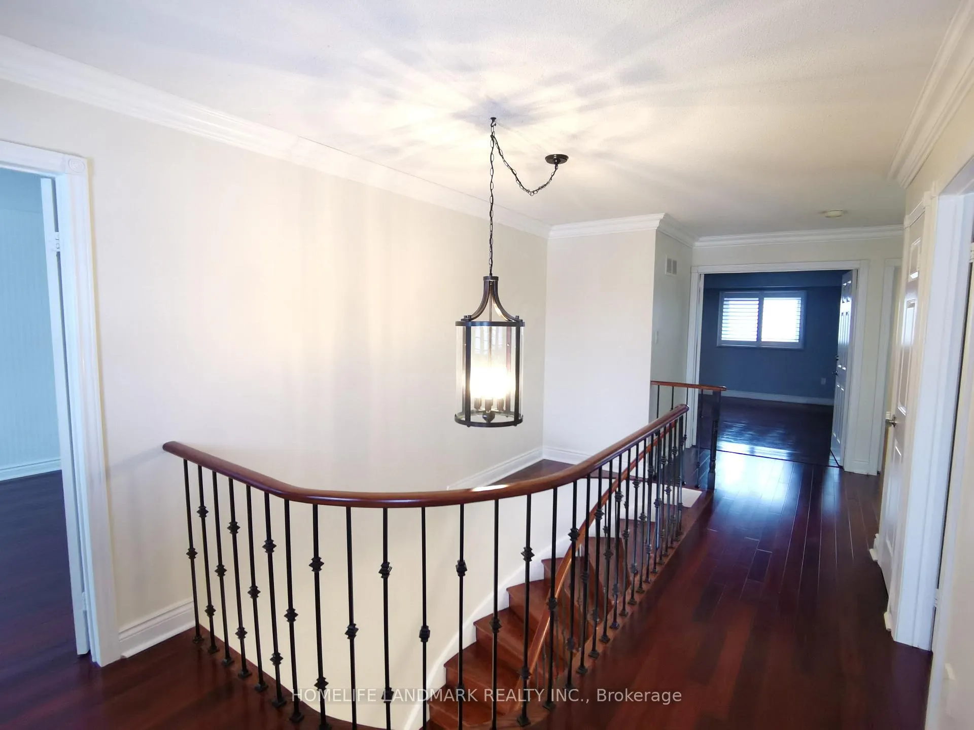Photo 19 of 45 Autumn Way E, Aurora, Aurora Heights — HOMEH
