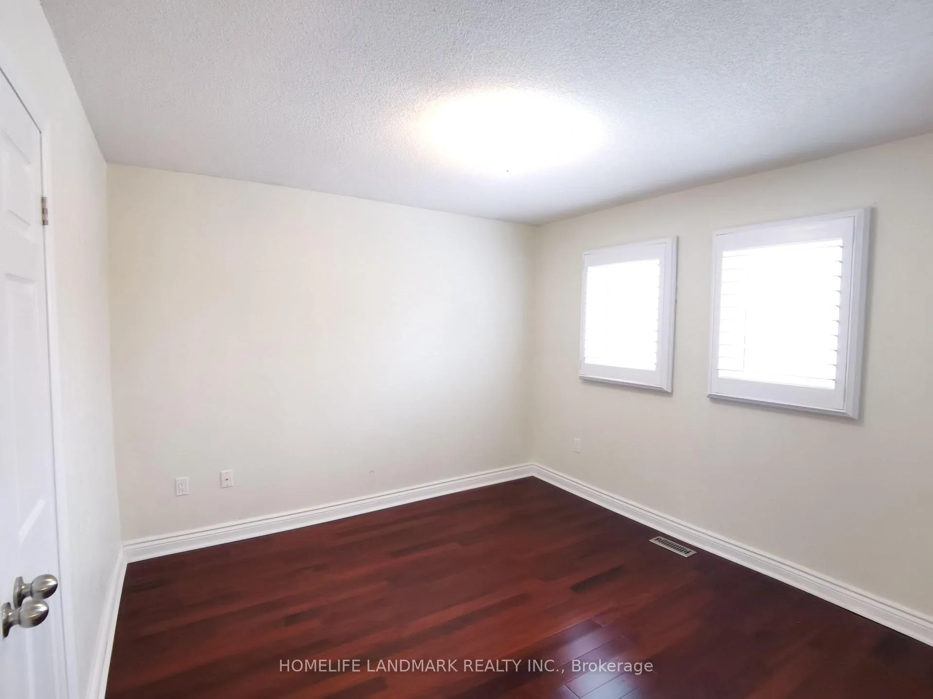 Photo 24 of 45 Autumn Way E, Aurora, Aurora Heights — HOMEH