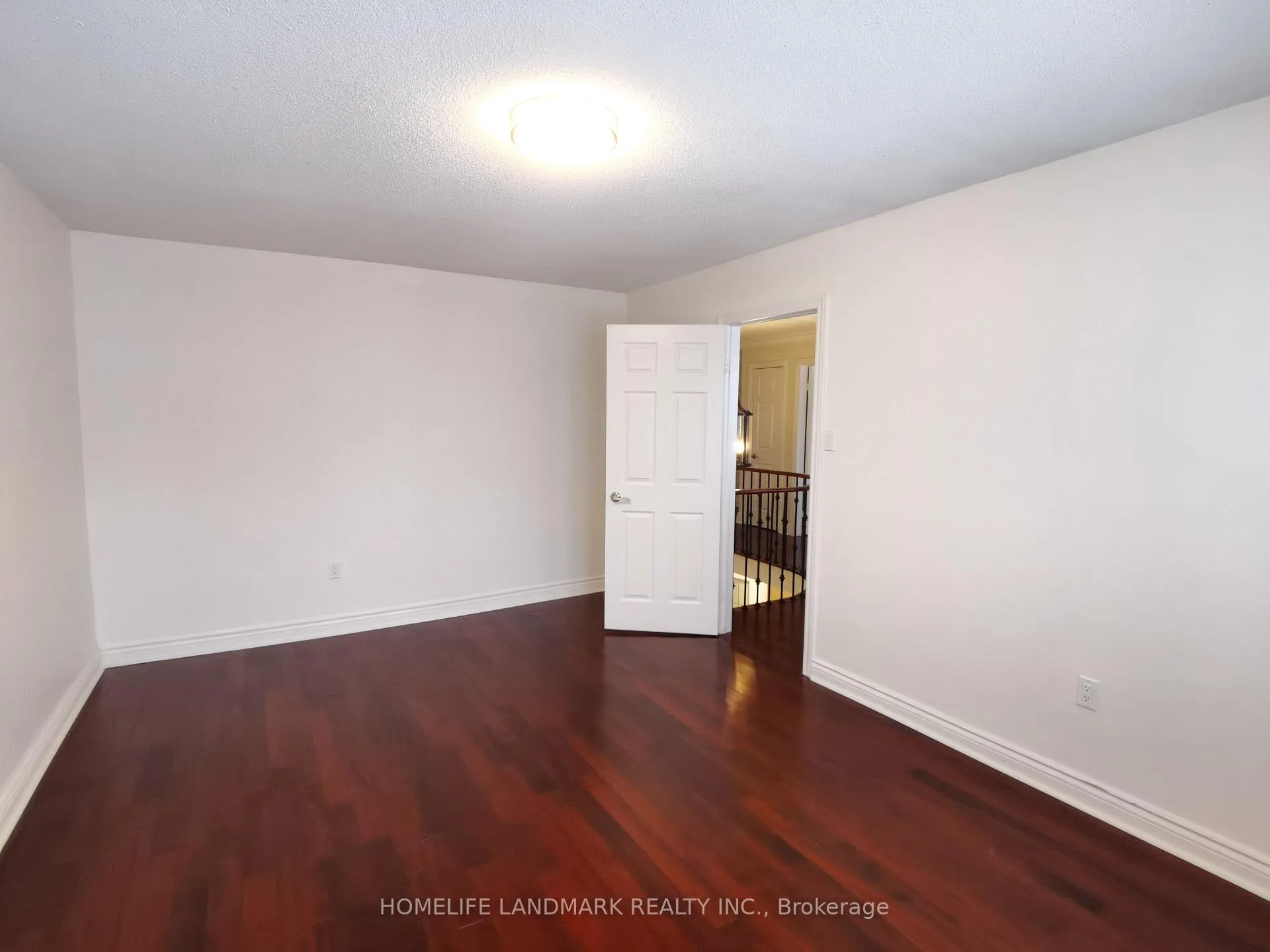 Photo 27 of 45 Autumn Way E, Aurora, Aurora Heights — HOMEH