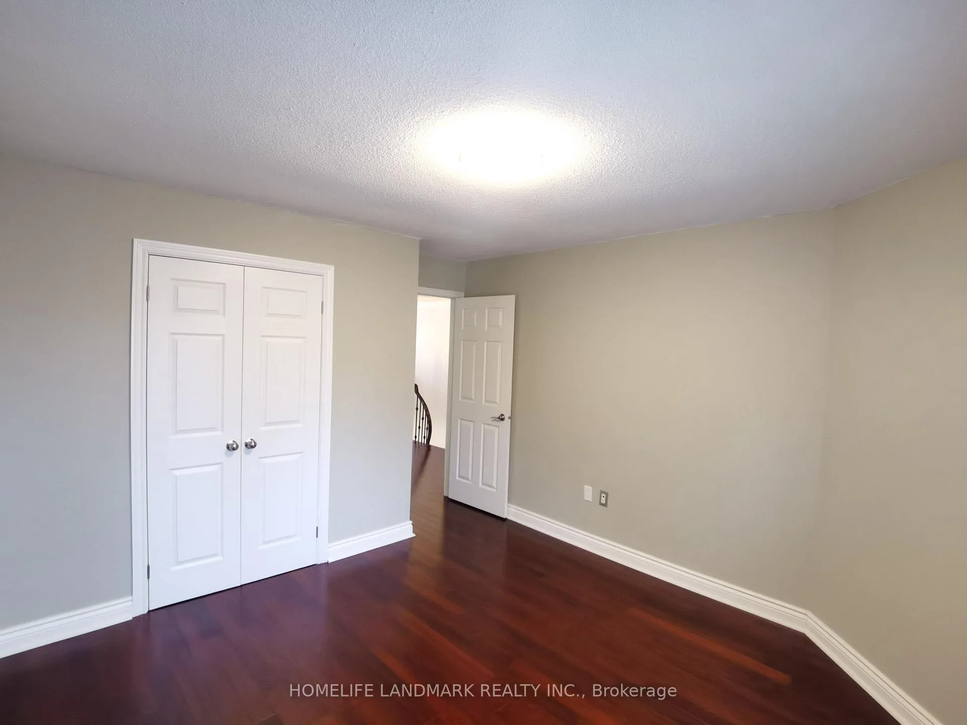 Photo 28 of 45 Autumn Way E, Aurora, Aurora Heights — HOMEH