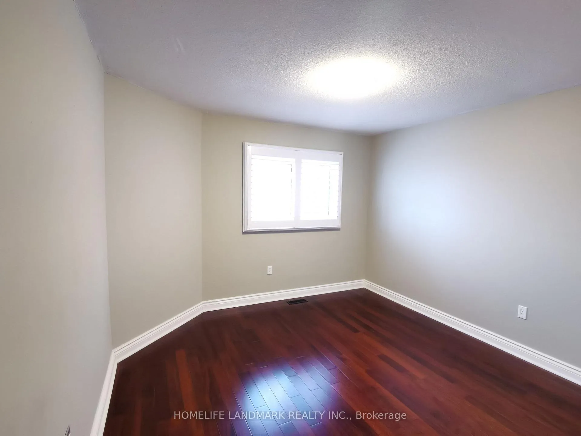 Photo 29 of 45 Autumn Way E, Aurora, Aurora Heights — HOMEH