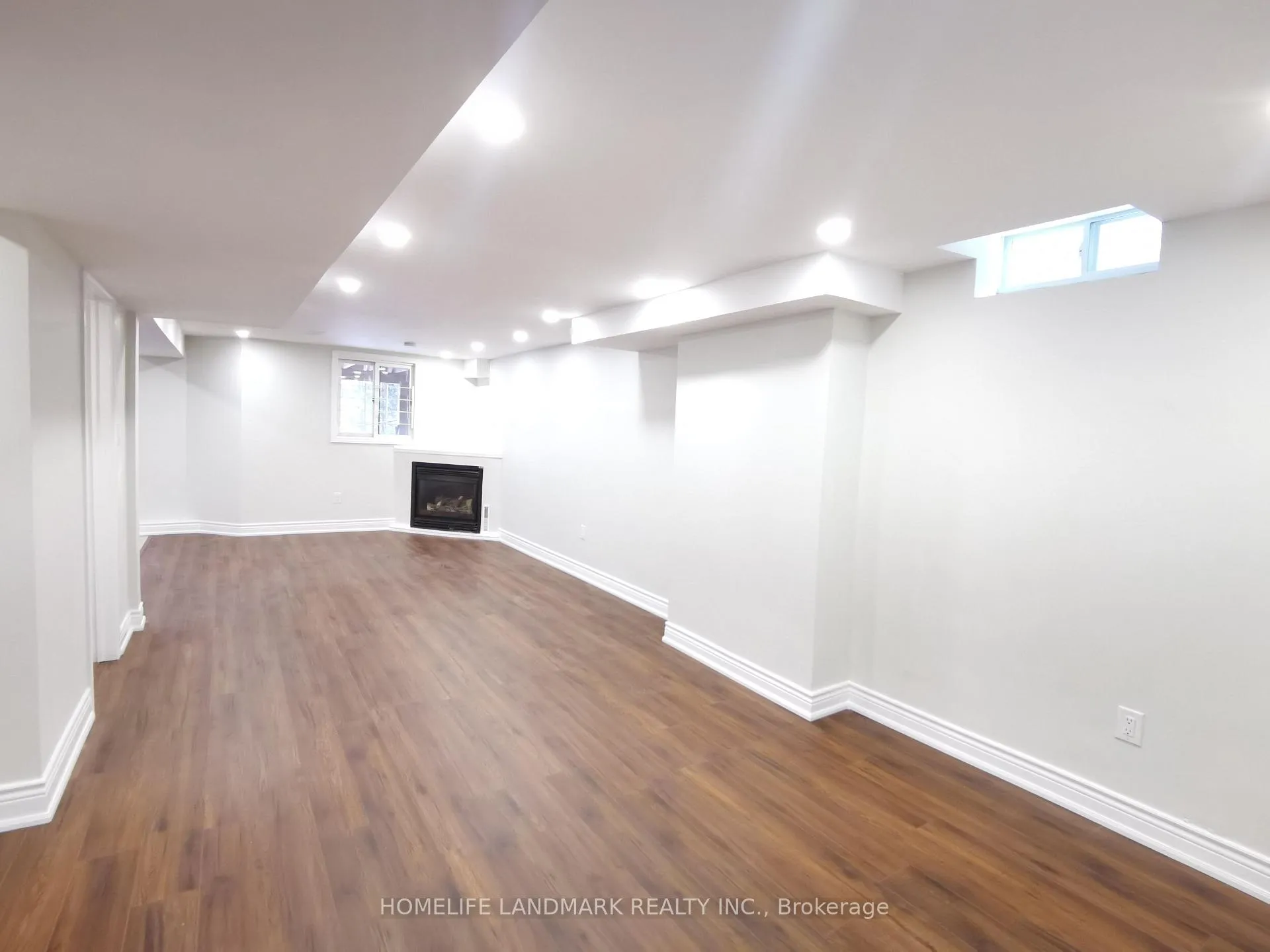 Photo 32 of 45 Autumn Way E, Aurora, Aurora Heights — HOMEH