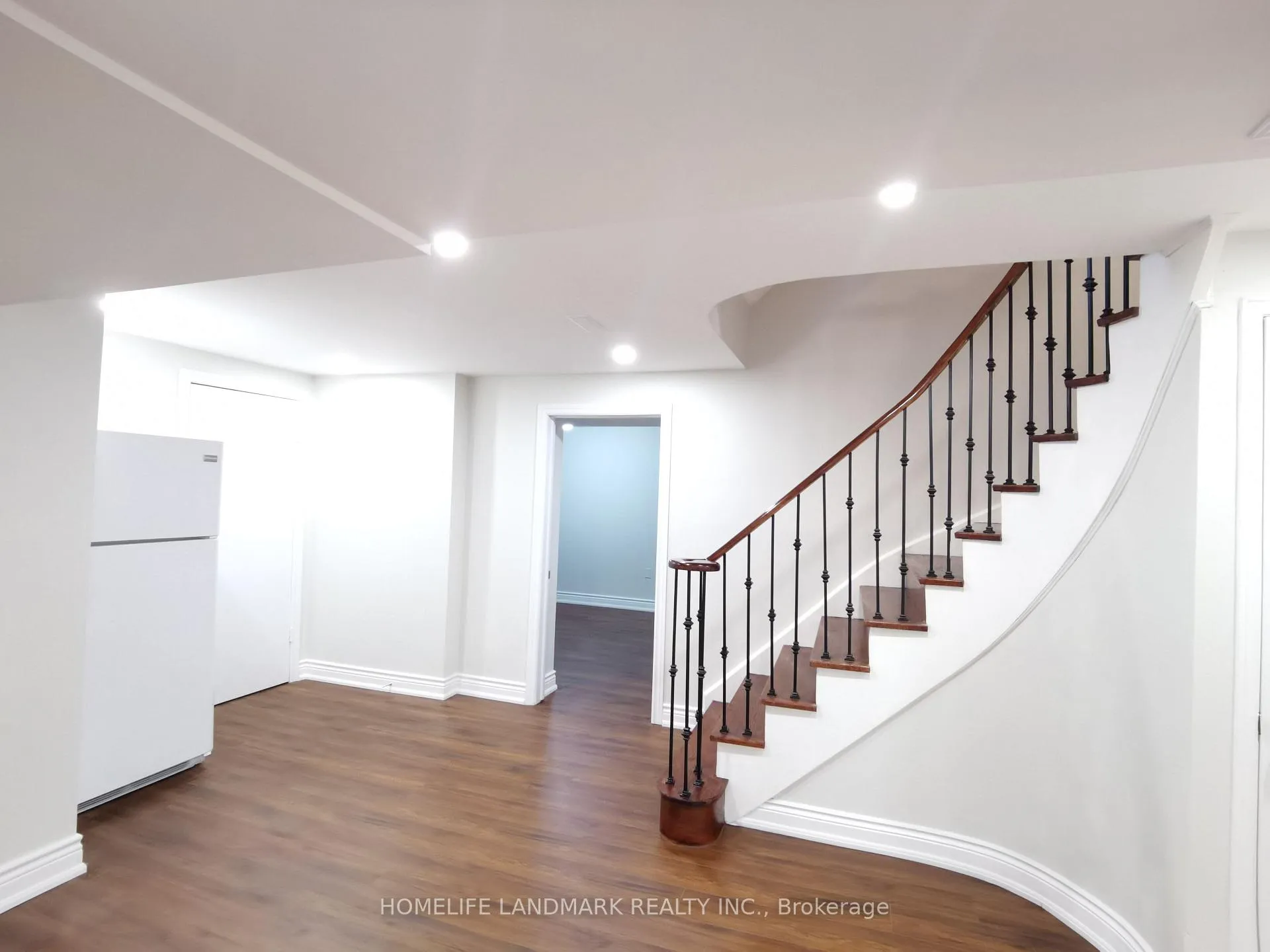 Photo 34 of 45 Autumn Way E, Aurora, Aurora Heights — HOMEH