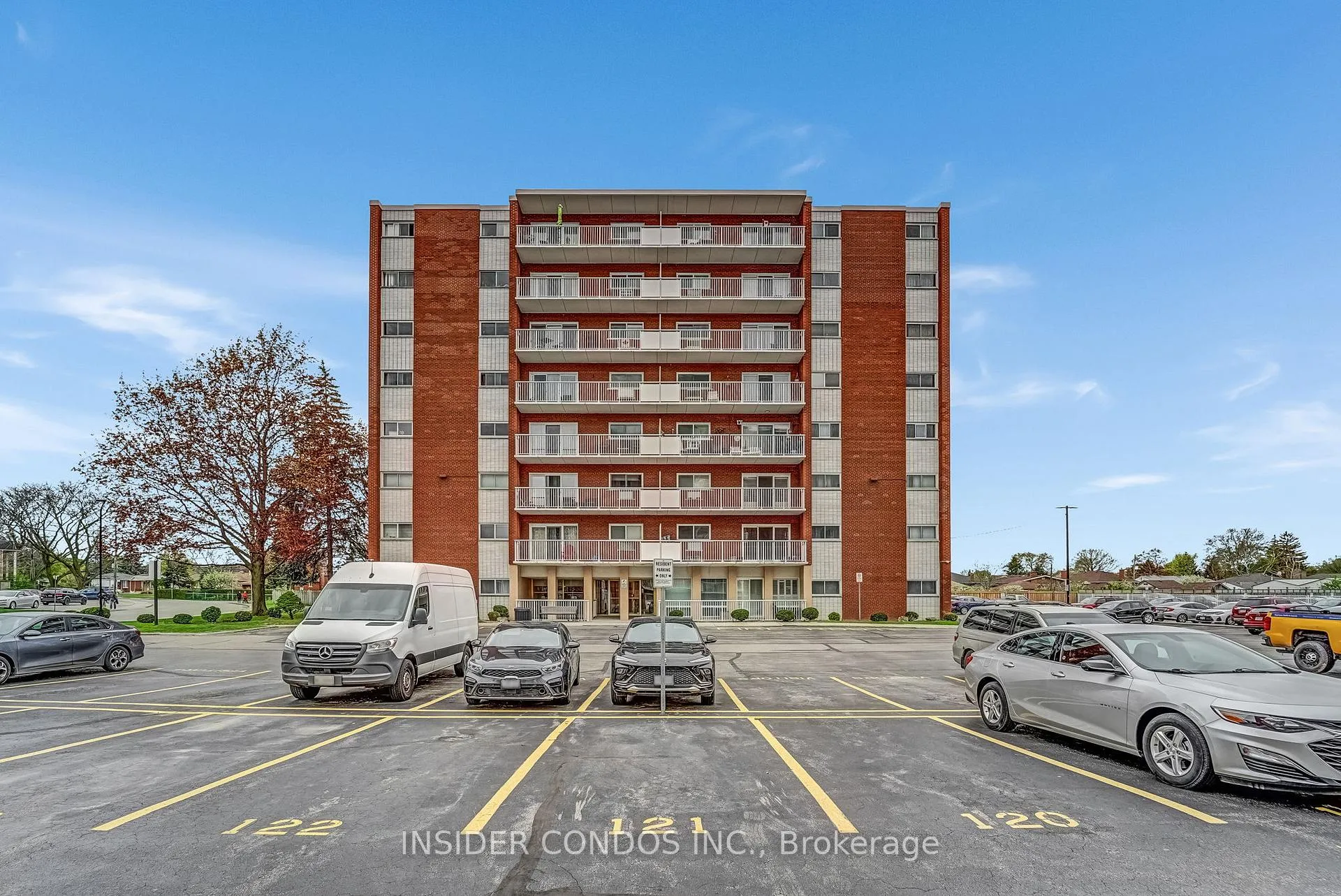 Front of Unit 807, 10 Woodman Drive S
