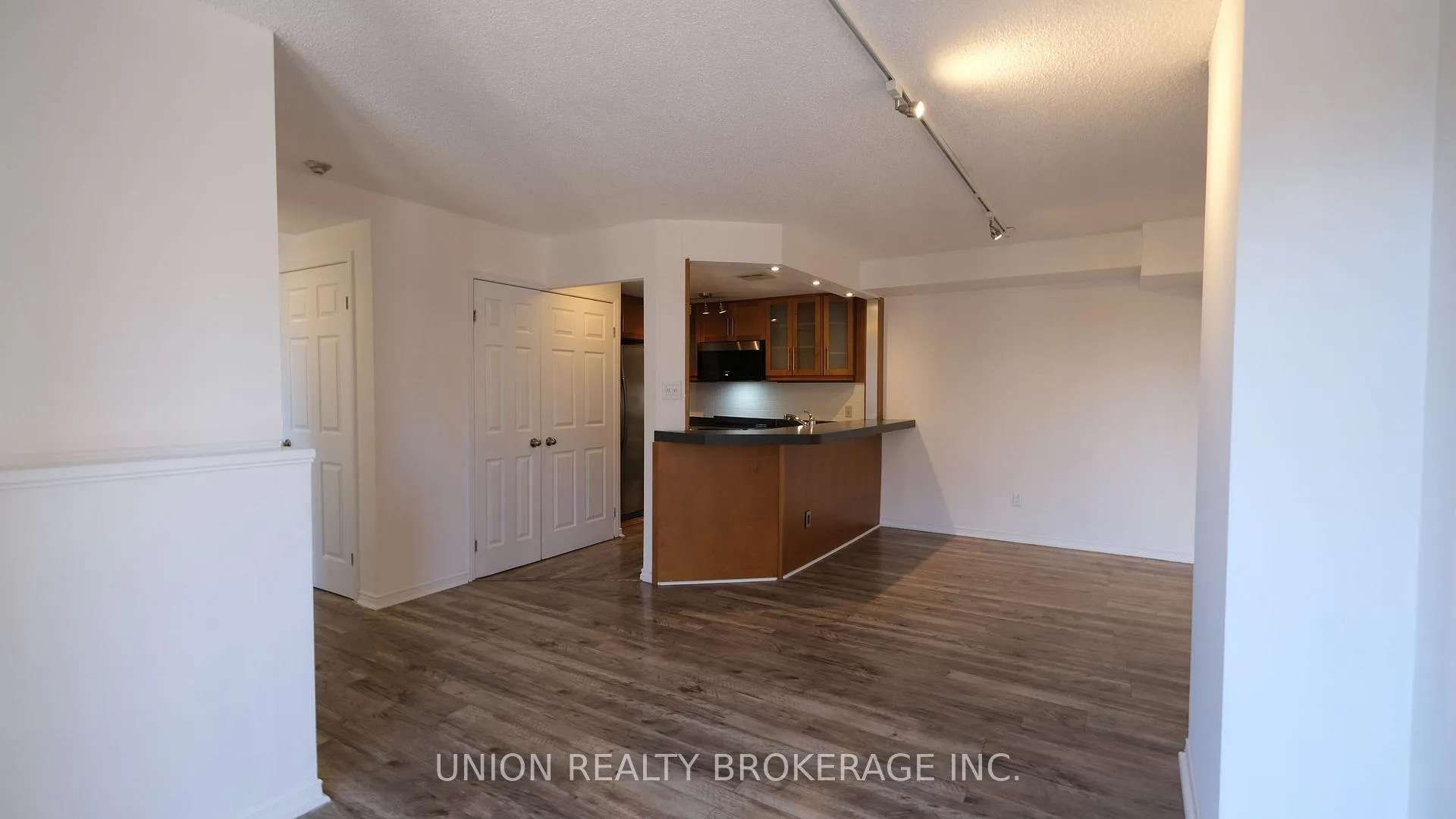 Photo 3 of Unit 301, 716 Kingston Road, Toronto, The Beaches — HOMEH