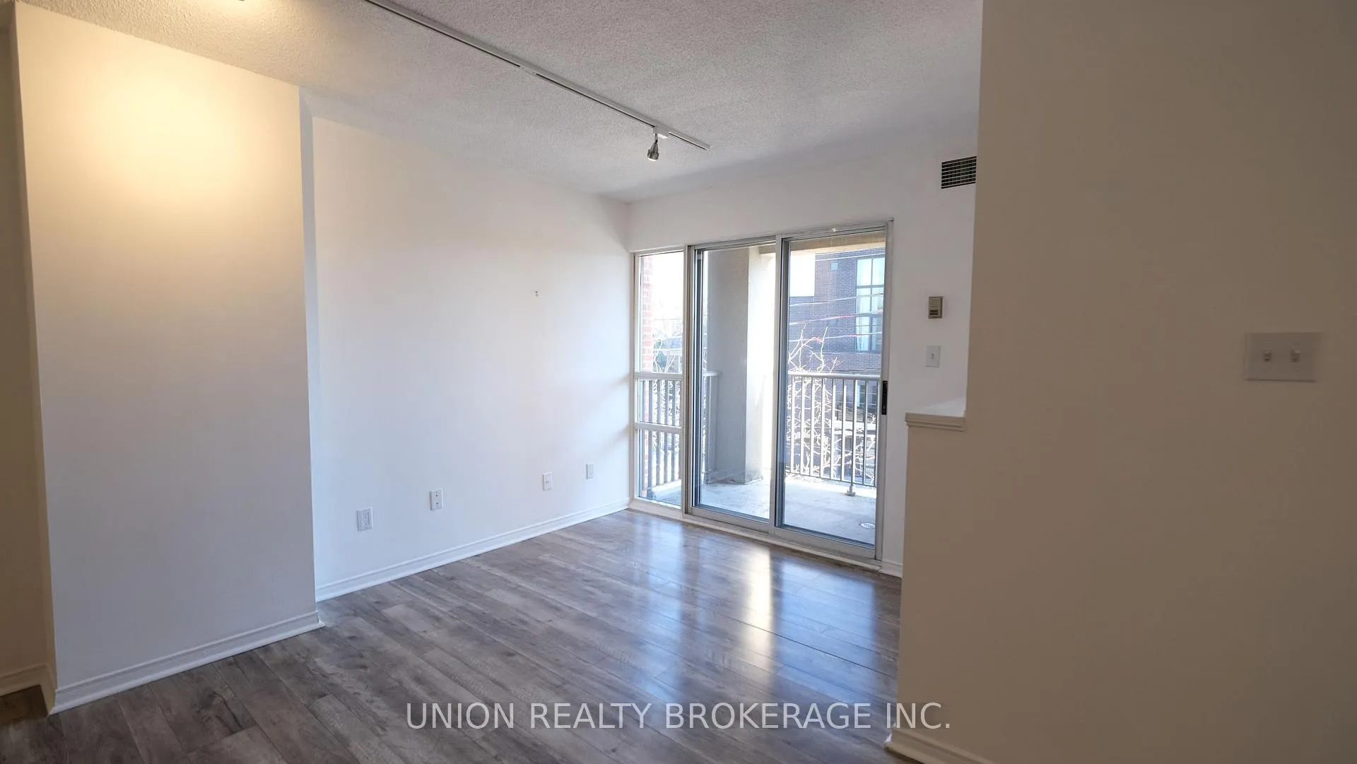 Photo 4 of Unit 301, 716 Kingston Road, Toronto, The Beaches — HOMEH