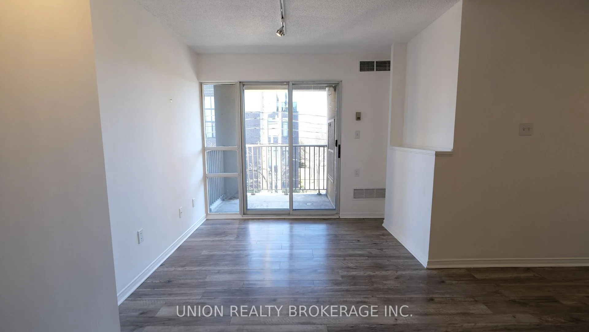Photo 5 of Unit 301, 716 Kingston Road, Toronto, The Beaches — HOMEH