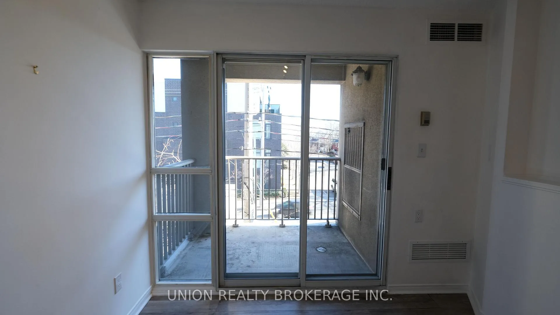 Photo 6 of Unit 301, 716 Kingston Road, Toronto, The Beaches — HOMEH