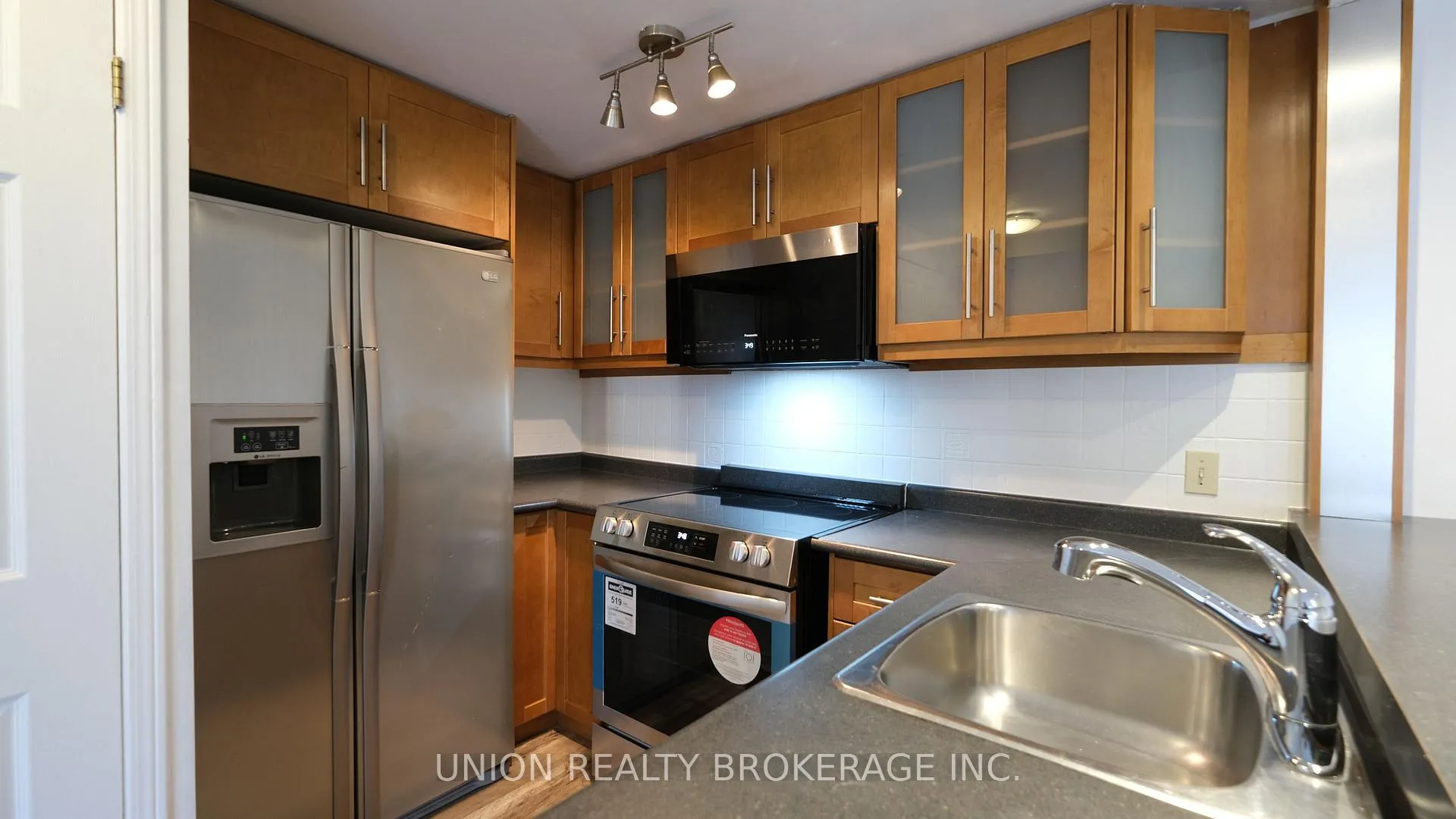 Photo 7 of Unit 301, 716 Kingston Road, Toronto, The Beaches — HOMEH