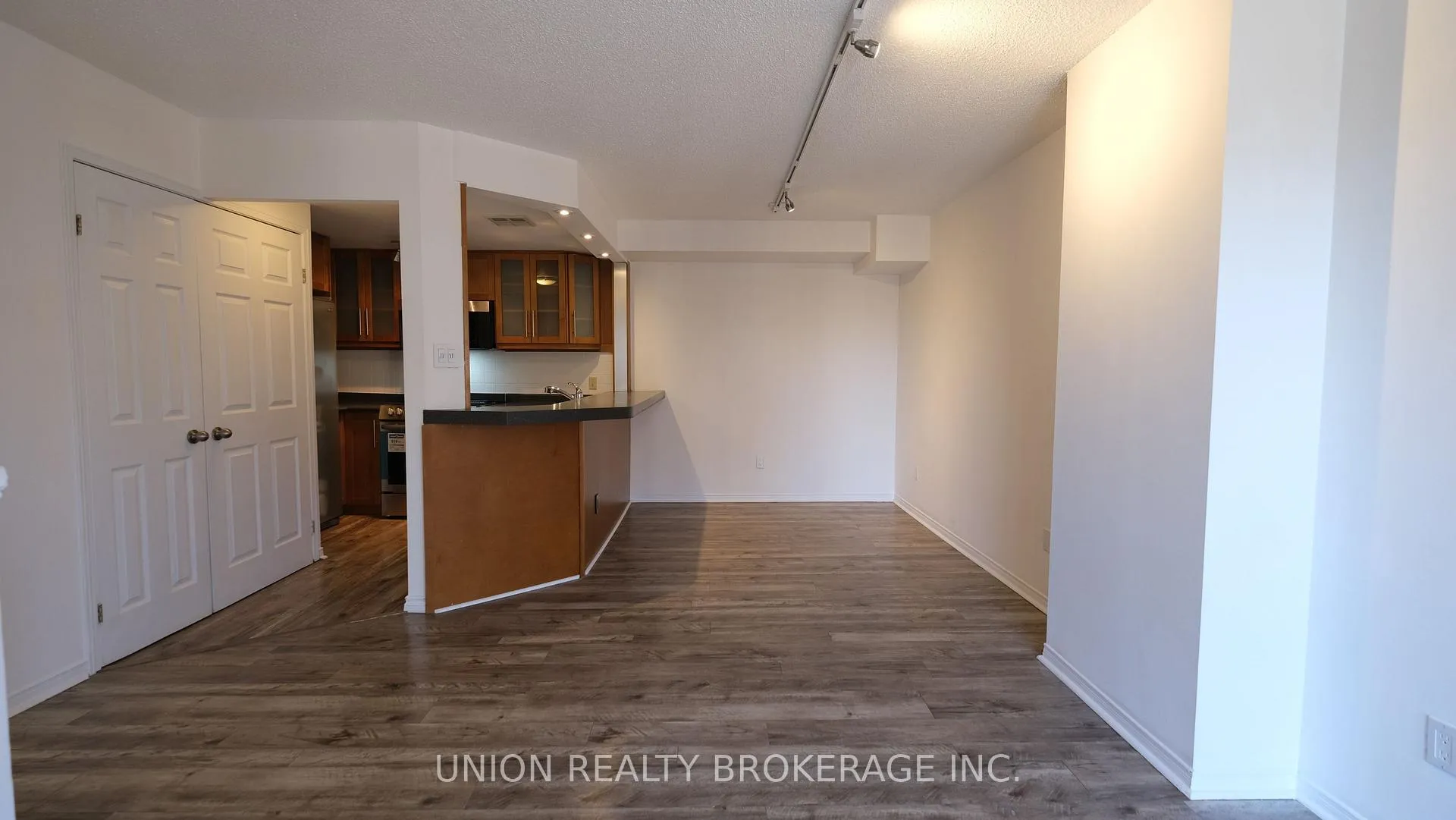 Photo 9 of Unit 301, 716 Kingston Road, Toronto, The Beaches — HOMEH