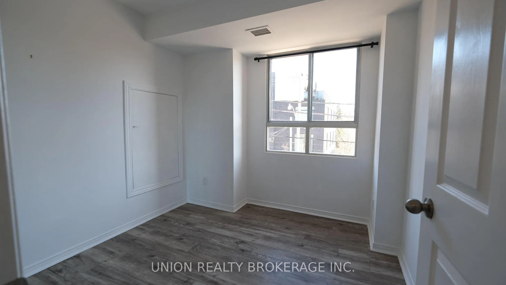 Photo 12 of Unit 301, 716 Kingston Road, Toronto, The Beaches — HOMEH