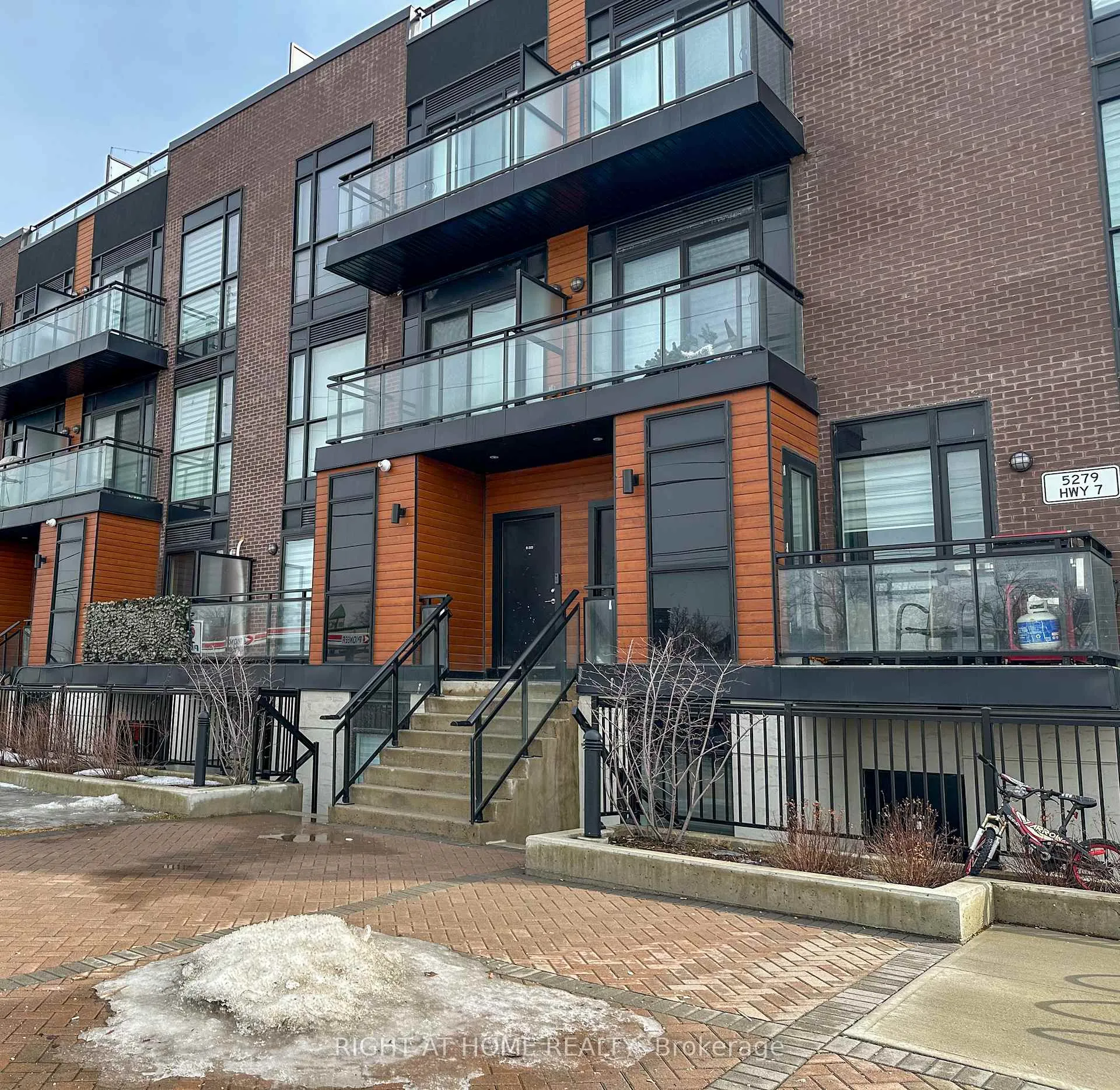 Photo 2 of Unit B302, 5279 Highway 7 Road, Vaughan, Vaughan Grove — HOMEH