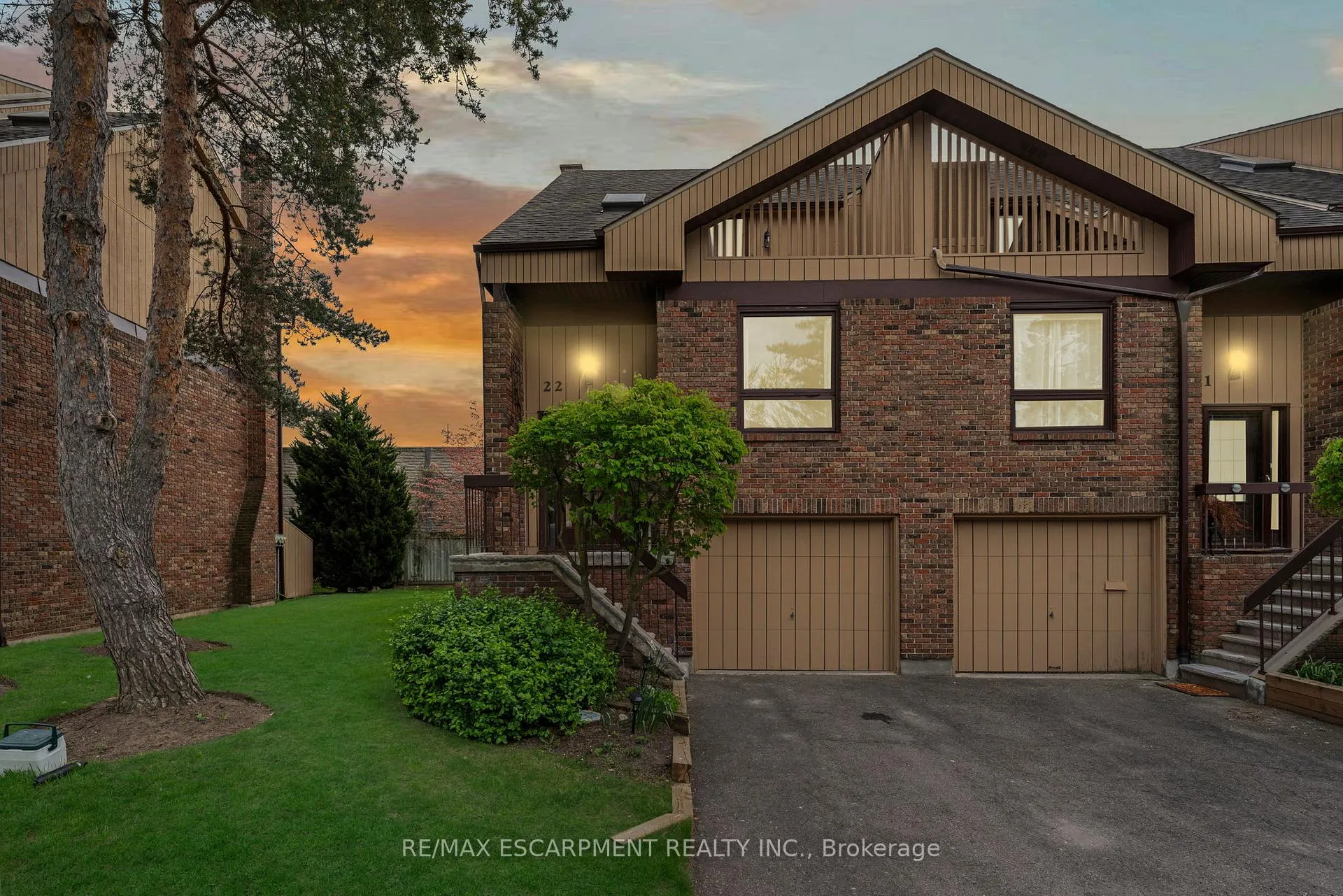 Photo 2 of Unit 22, 178 Scott Street, St. Catharines, Fairview — HOMEH