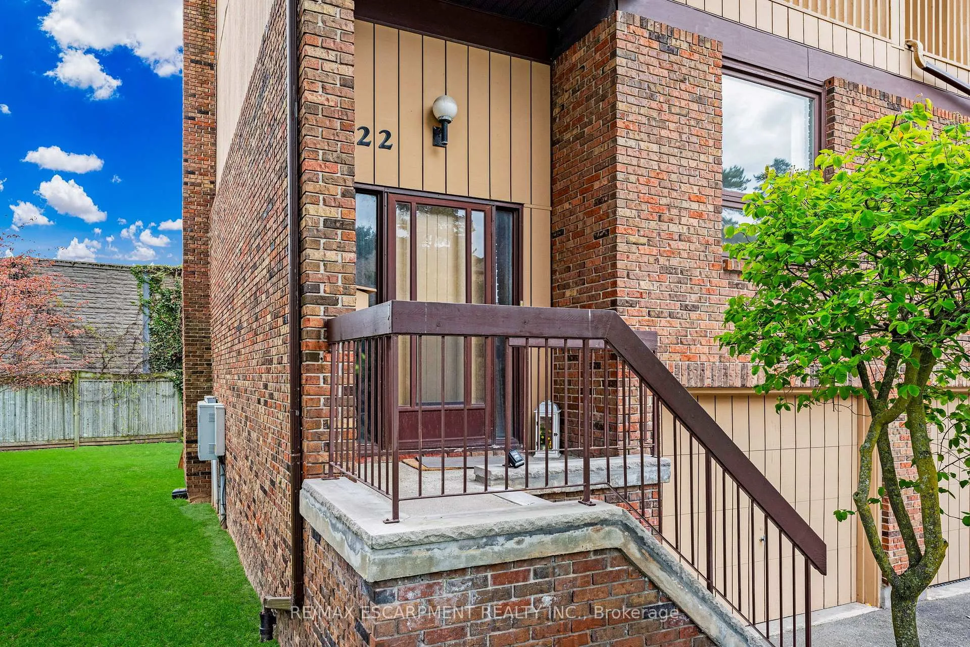 Photo 4 of Unit 22, 178 Scott Street, St. Catharines, Fairview — HOMEH