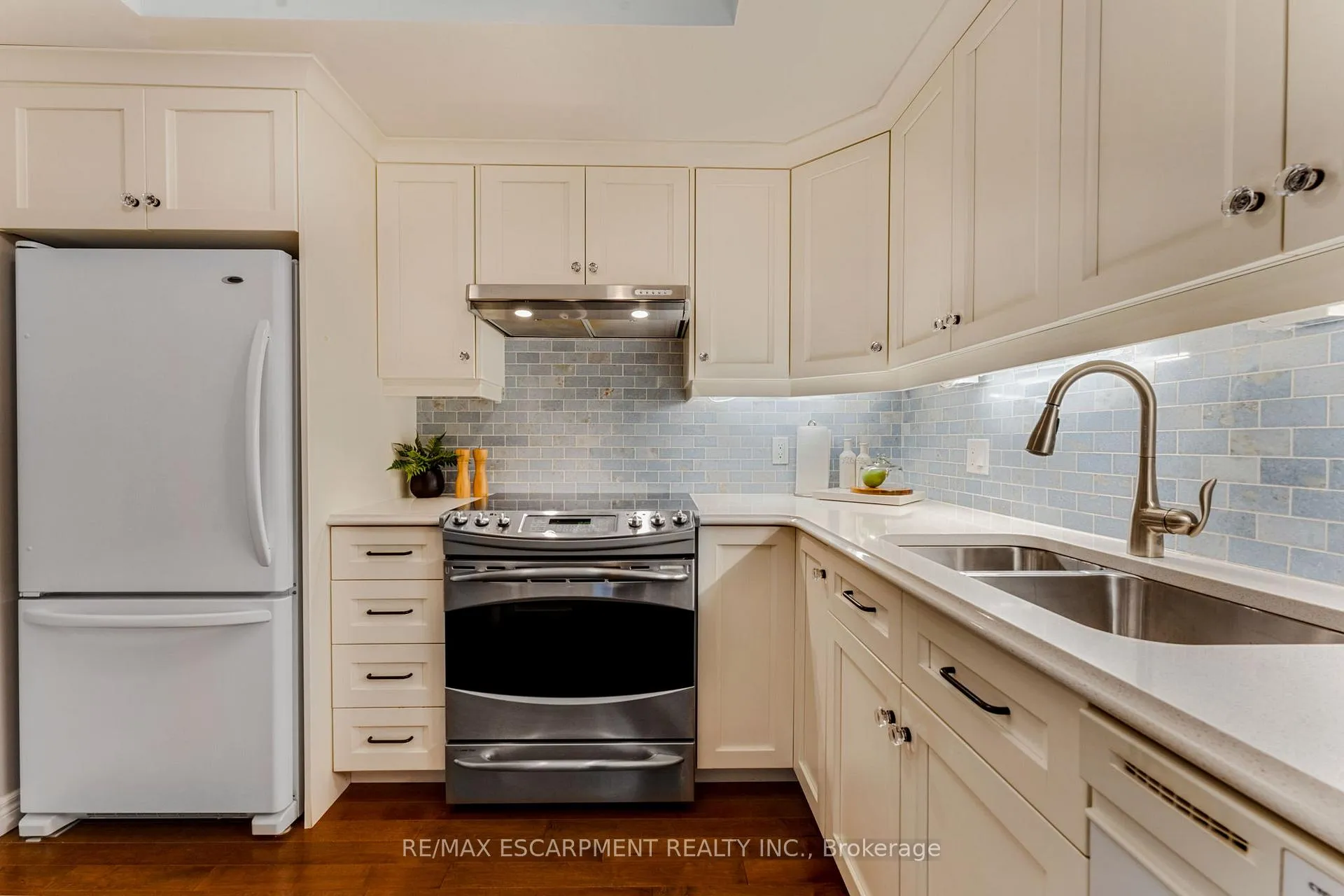 Photo 12 of Unit 22, 178 Scott Street, St. Catharines, Fairview — HOMEH