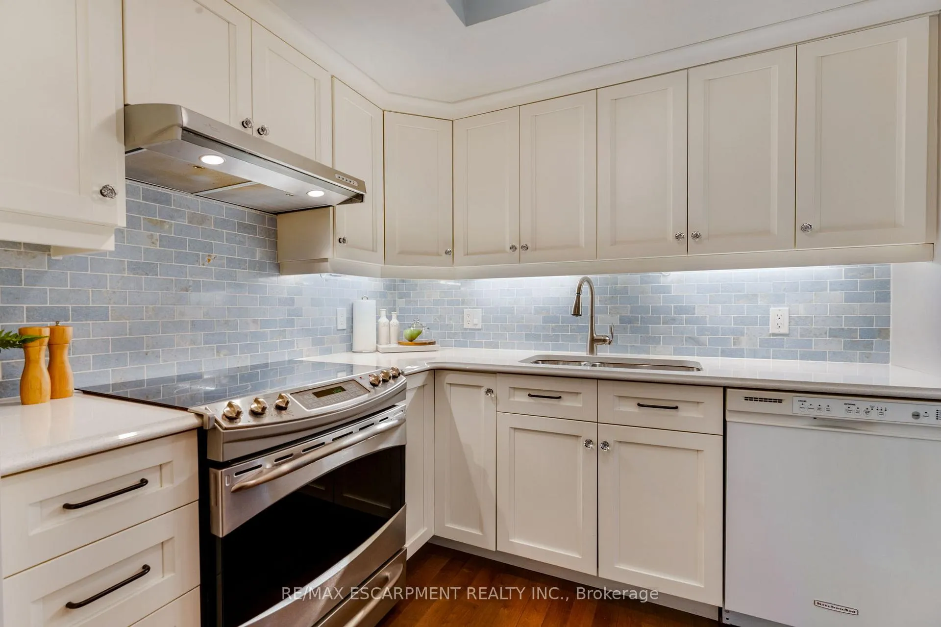 Photo 13 of Unit 22, 178 Scott Street, St. Catharines, Fairview — HOMEH