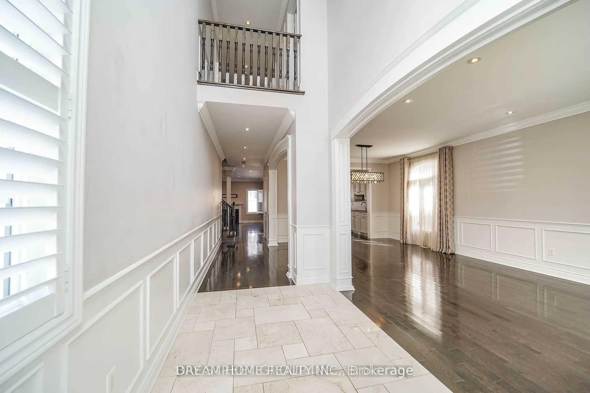 Photo 3 of 116 Foxwood Road, Vaughan, Patterson — HOMEH