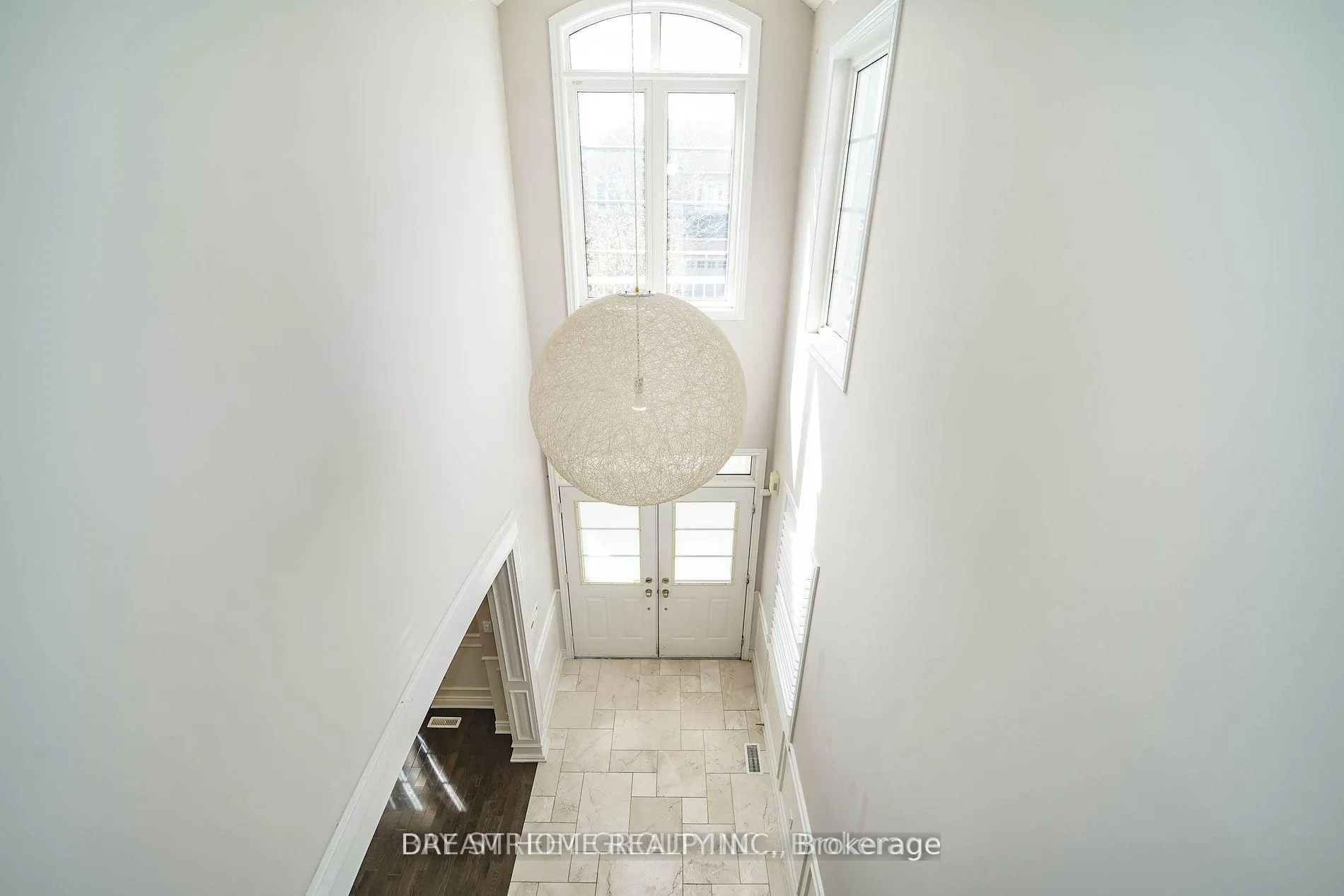 Photo 4 of 116 Foxwood Road, Vaughan, Patterson — HOMEH