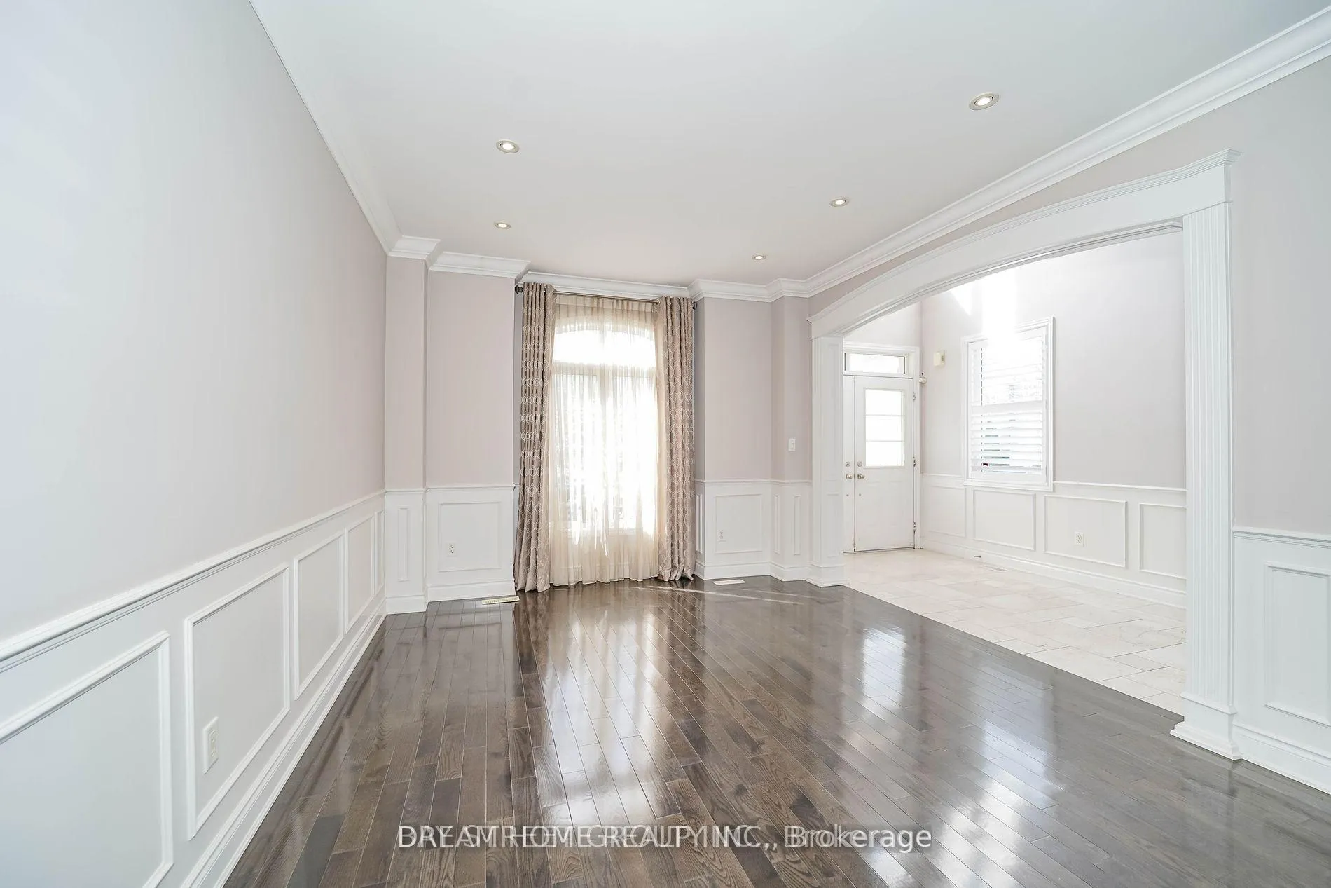 Photo 6 of 116 Foxwood Road, Vaughan, Patterson — HOMEH
