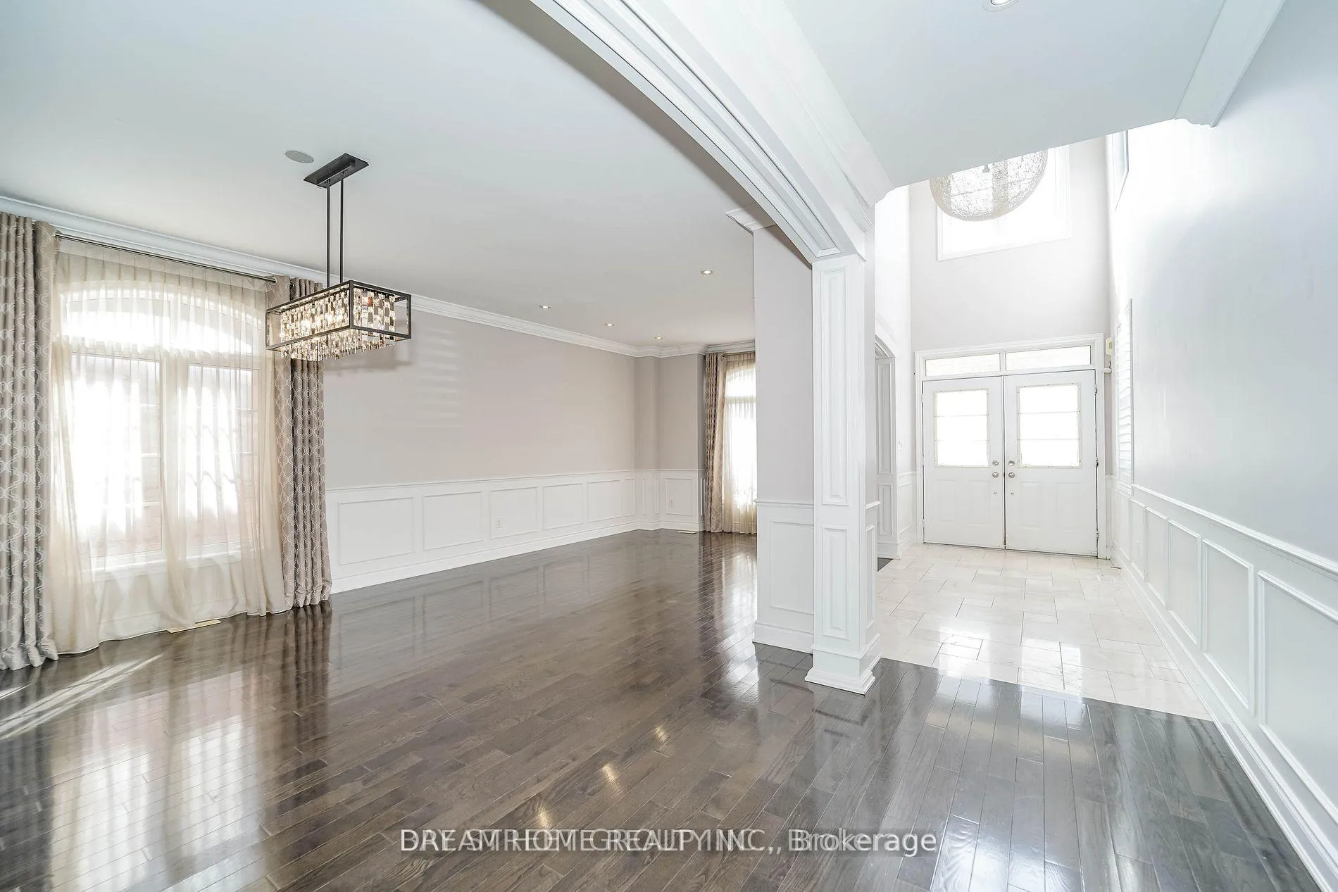 Photo 7 of 116 Foxwood Road, Vaughan, Patterson — HOMEH