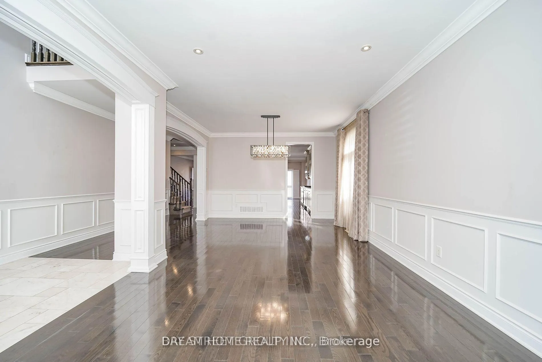 Photo 8 of 116 Foxwood Road, Vaughan, Patterson — HOMEH